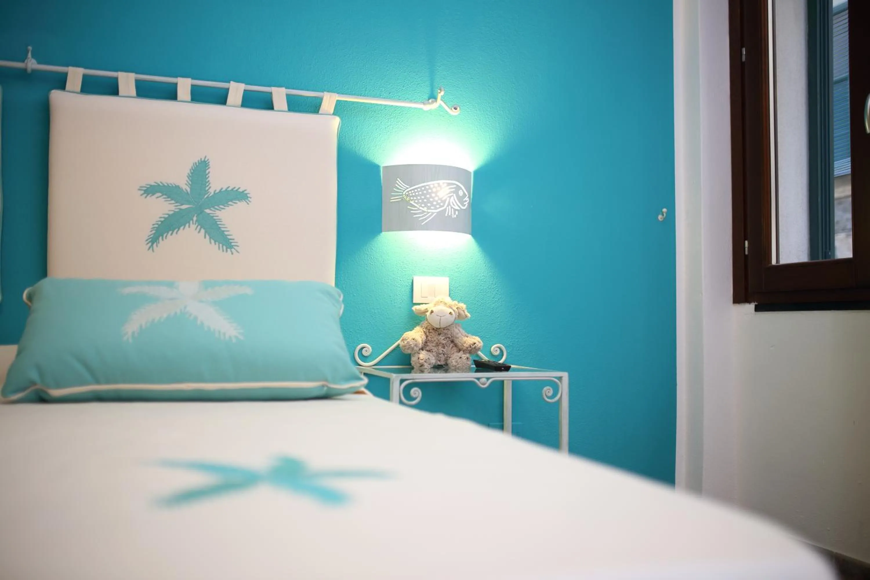 Photo of the whole room, Bed in Palau De Rosa