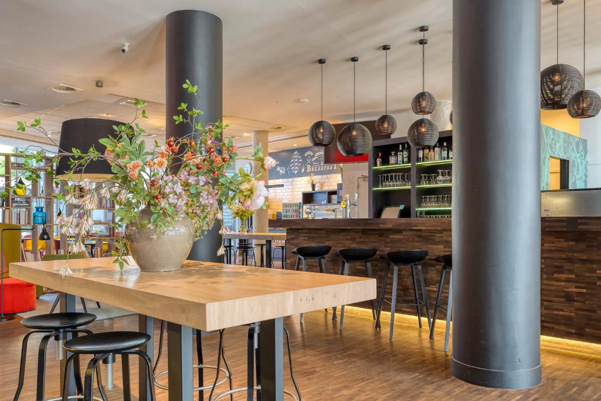 Lounge or bar in Holiday Inn Express Mechelen City Centre by IHG