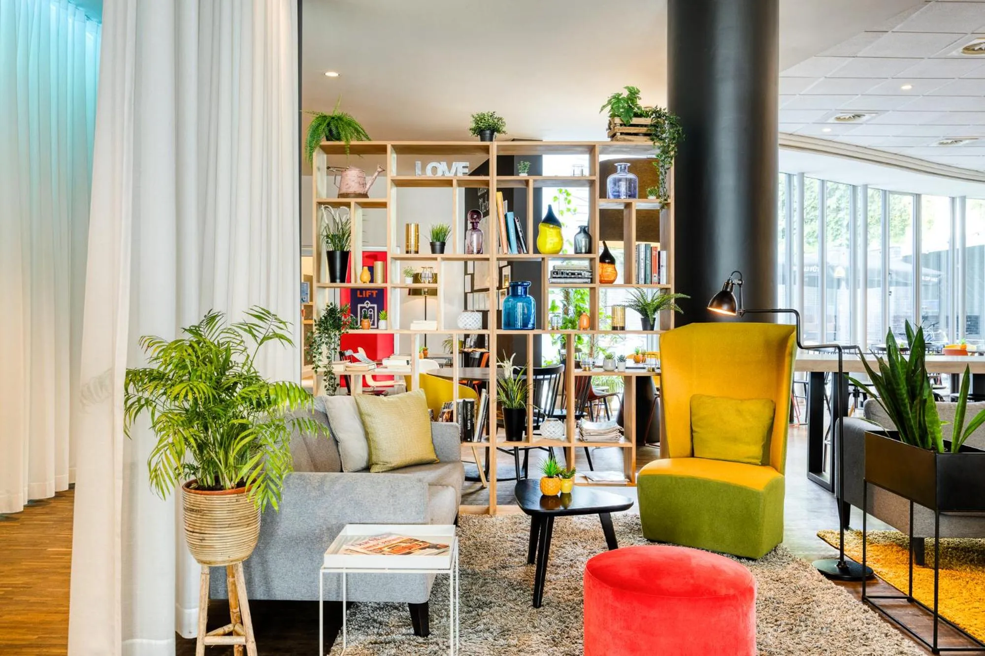 Lobby or reception in Holiday Inn Express Mechelen City Centre by IHG