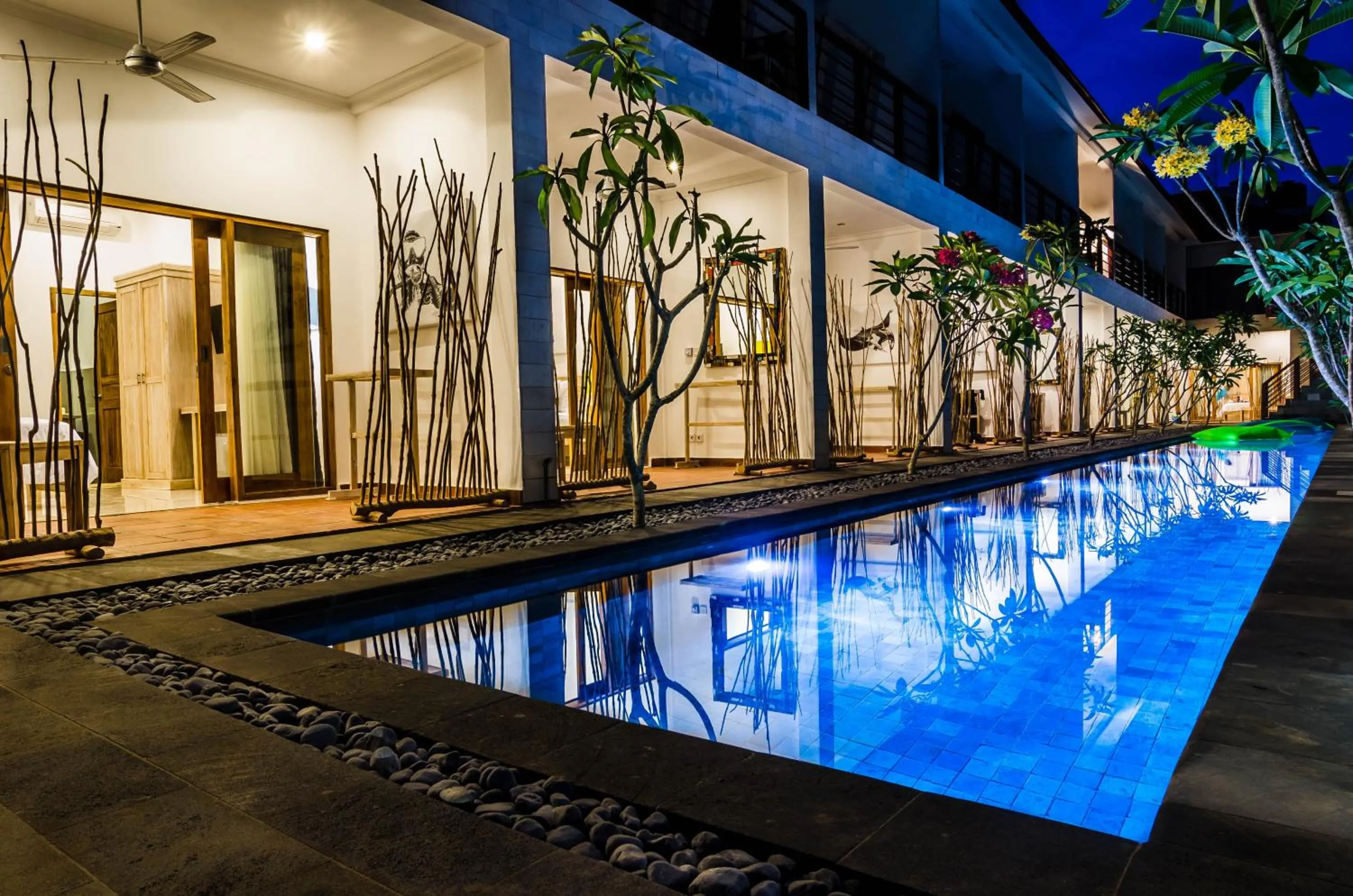 Swimming pool in Blue Marlin Dive Resort Trawangan