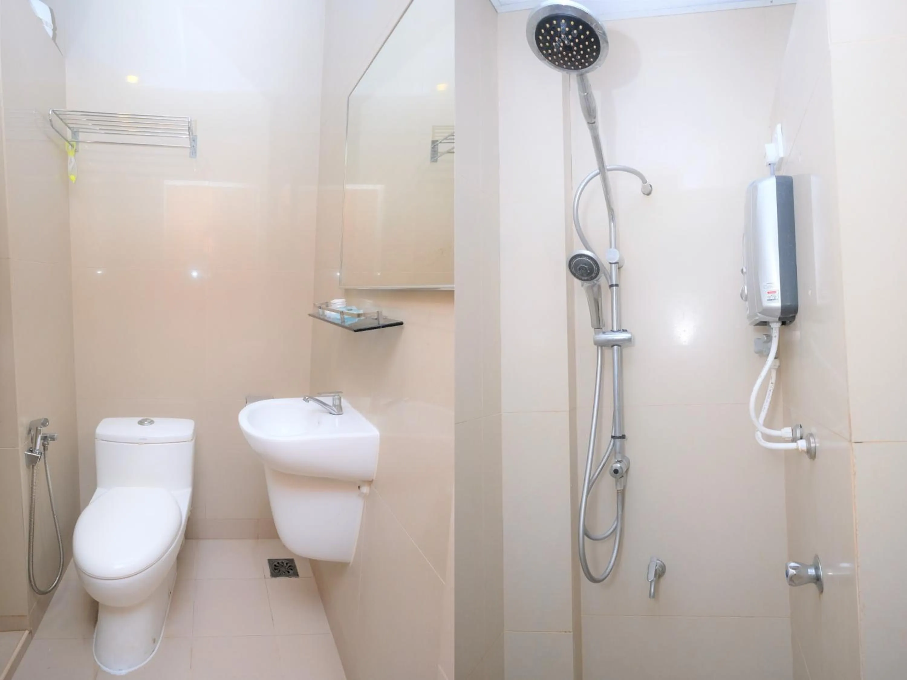 Bathroom in Rayyan Soffea Hotel