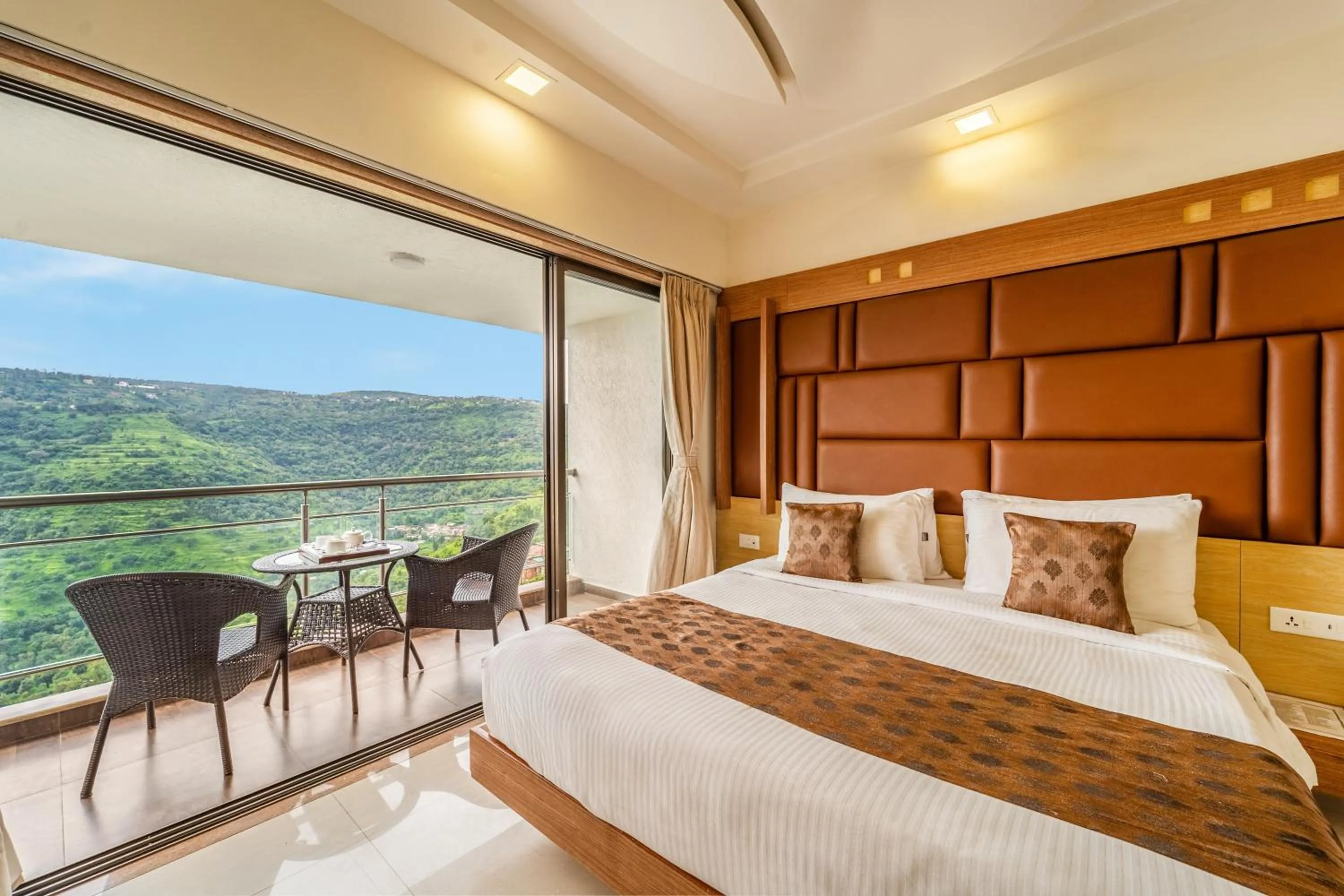 Mountain view, Bed in Sterling Panchgani