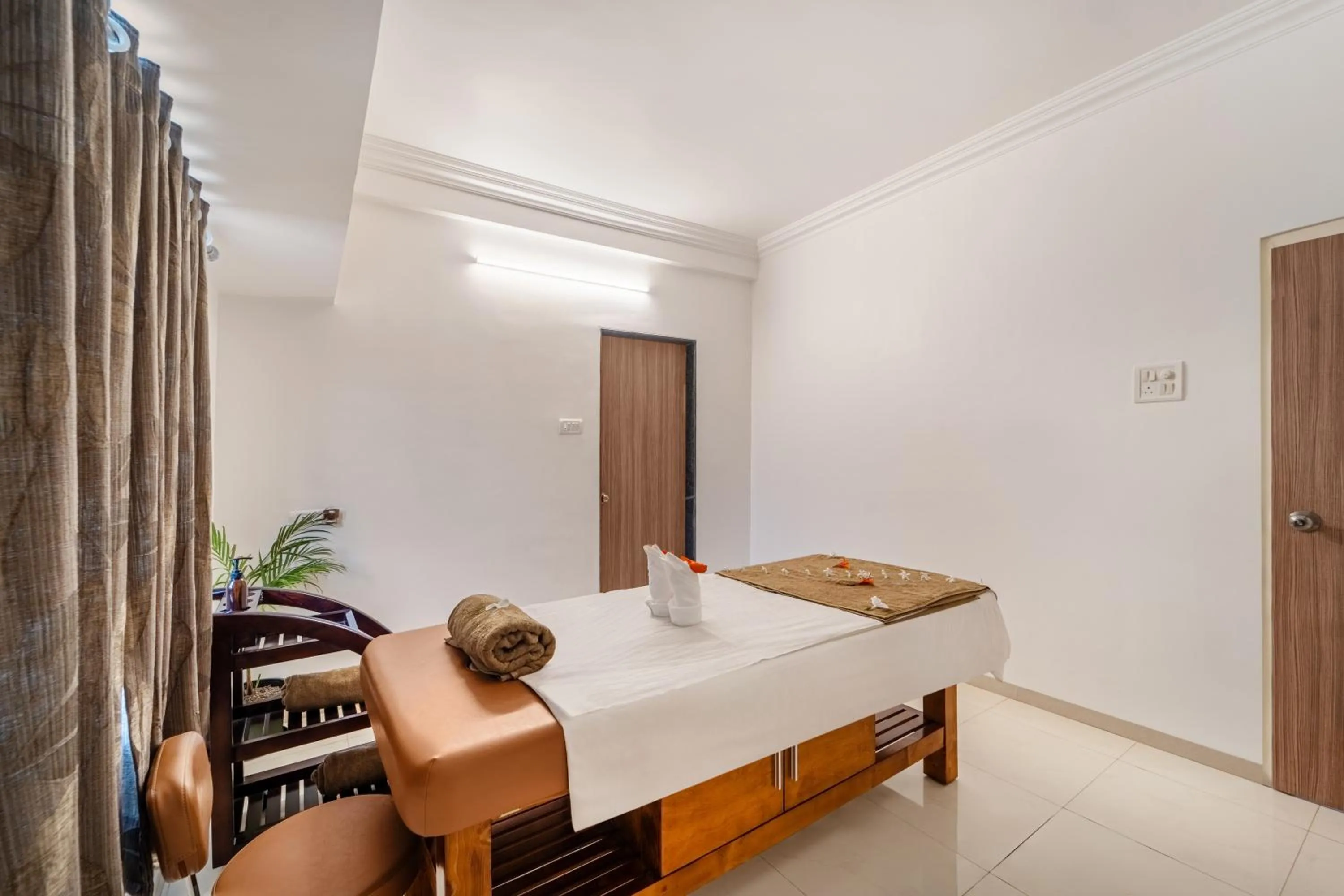 Spa and wellness centre/facilities, Bed in Sterling Panchgani