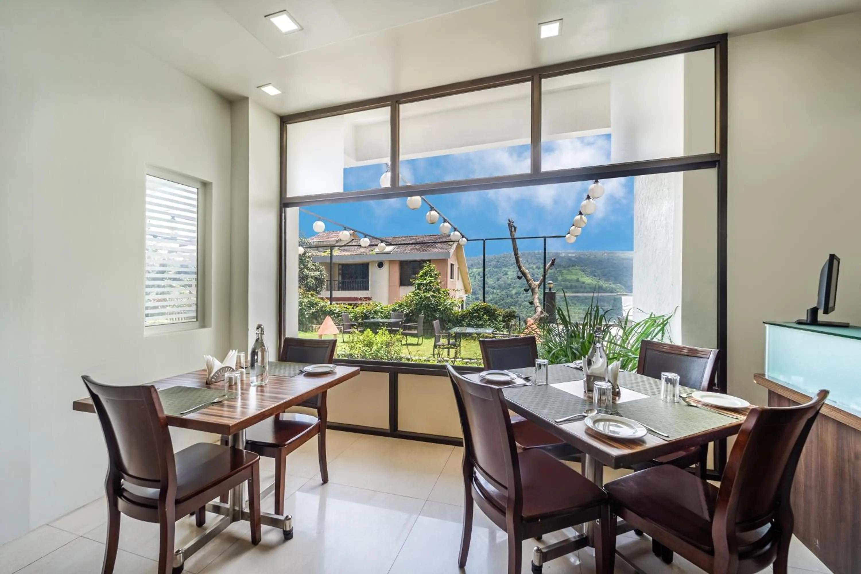 Restaurant/places to eat in Sterling Panchgani