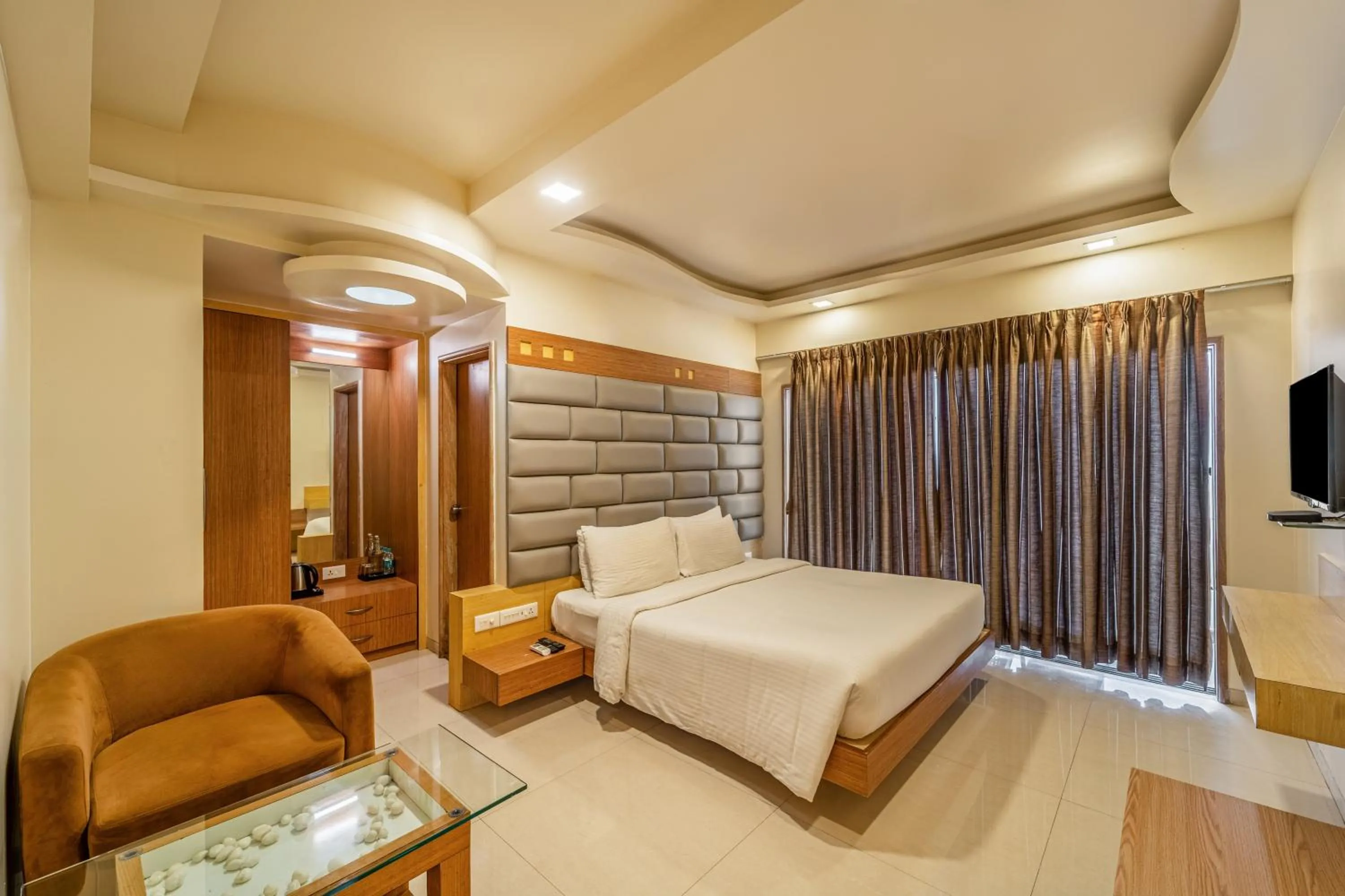 Bedroom, Bed in Sterling Panchgani