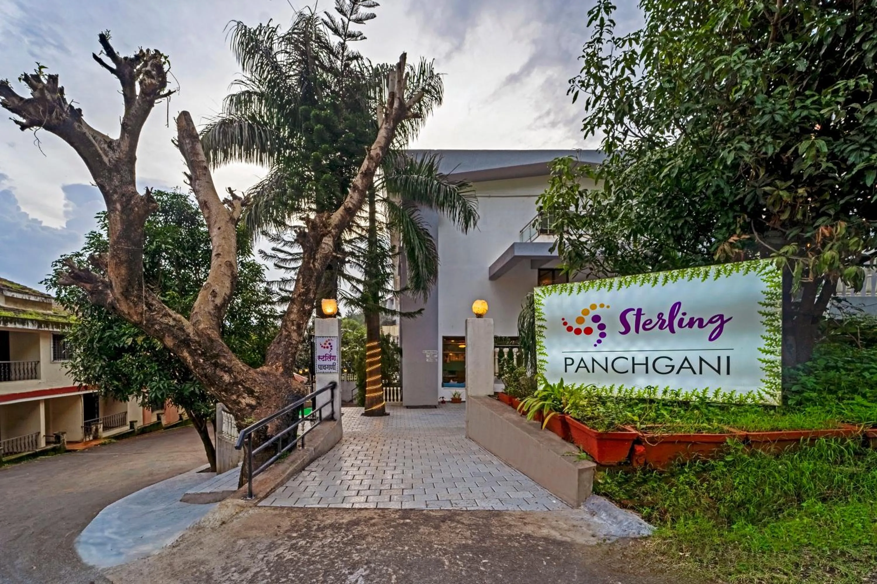 Facade/entrance in Sterling Panchgani