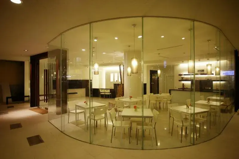 Restaurant/places to eat in River Hotel Restaurant/places to eat in River Hotel