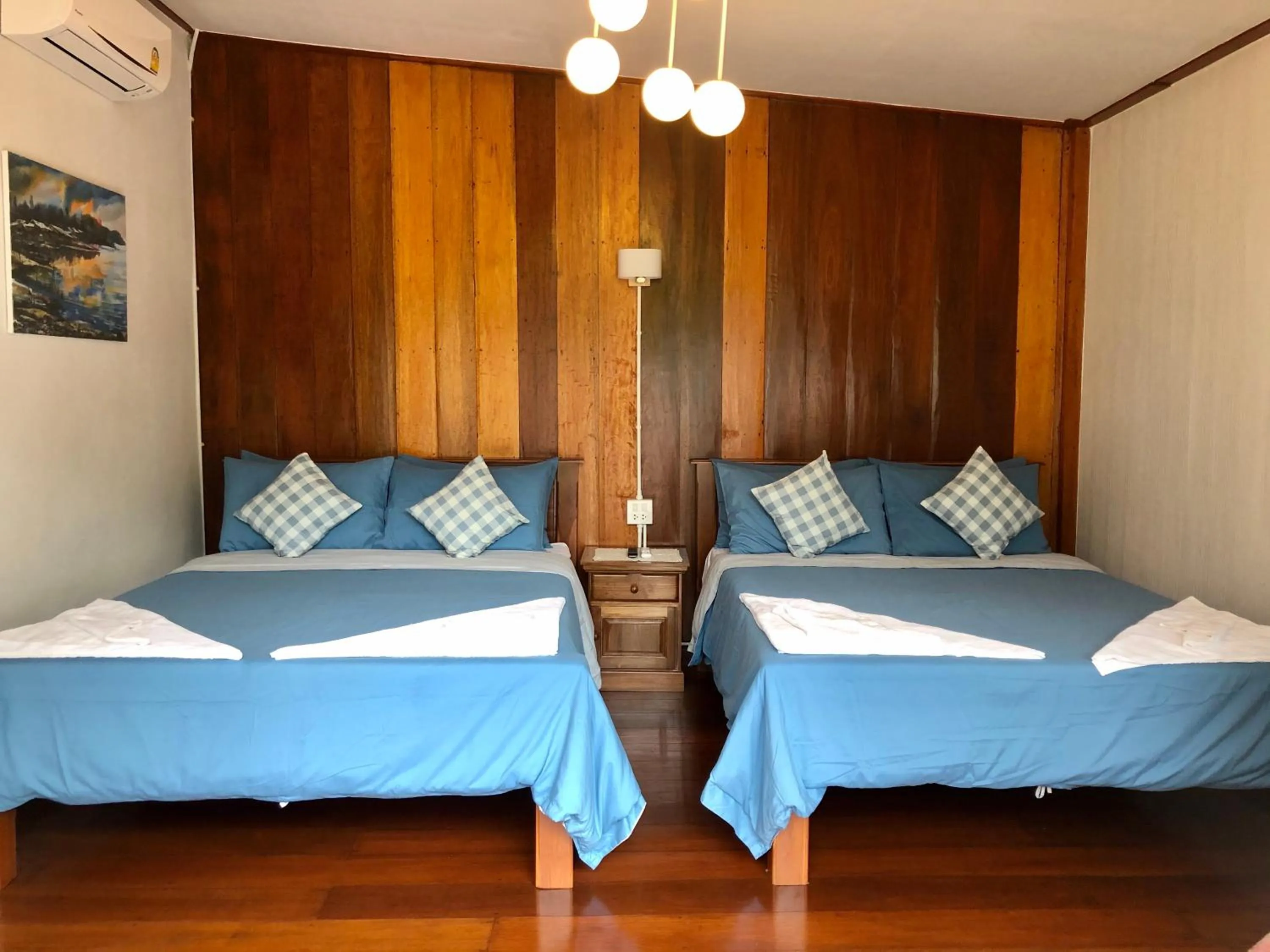 Photo of the whole room, Bed in Baan Chan Lay Koh Chang