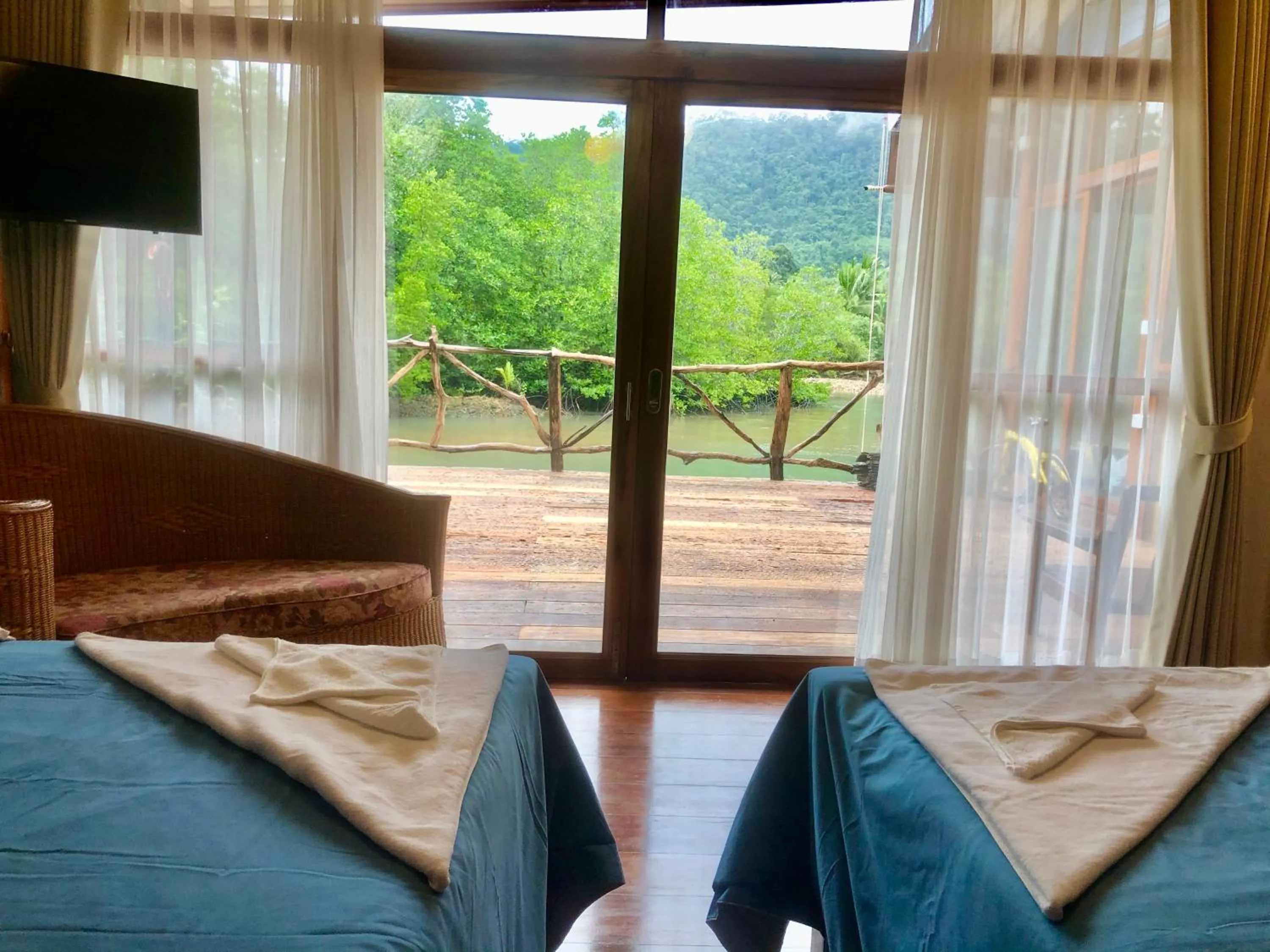 Photo of the whole room, Bed in Baan Chan Lay Koh Chang