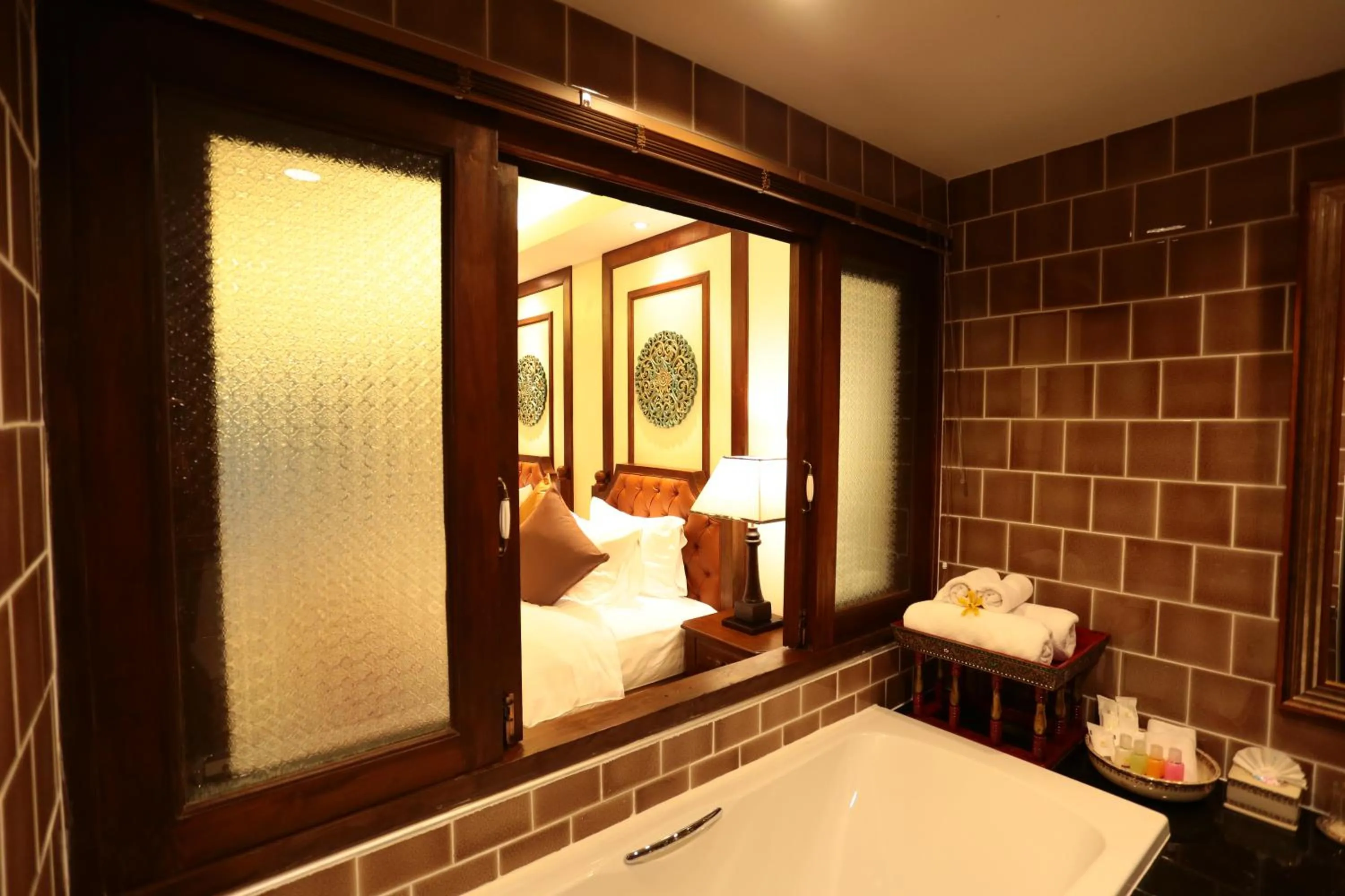 Bathroom, Bed in Viangluang Resort