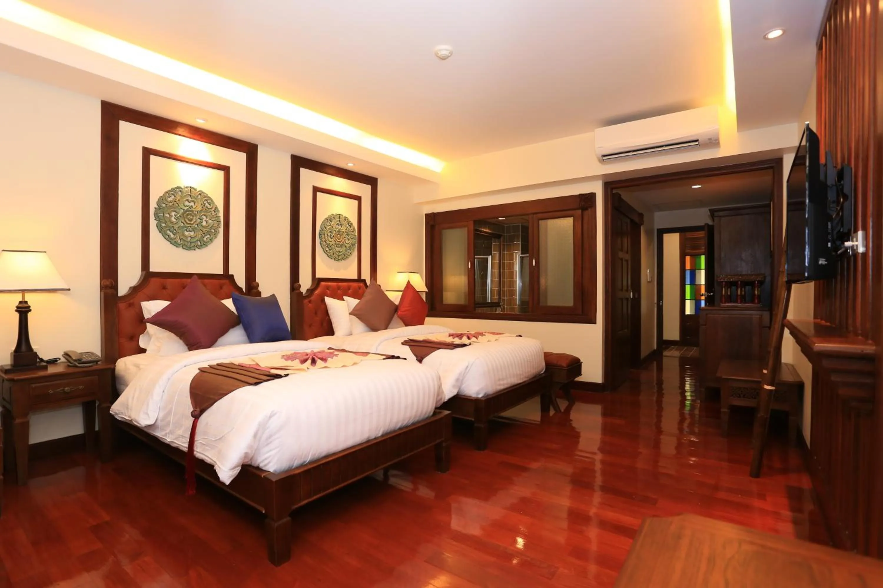 Photo of the whole room, Bed in Viangluang Resort