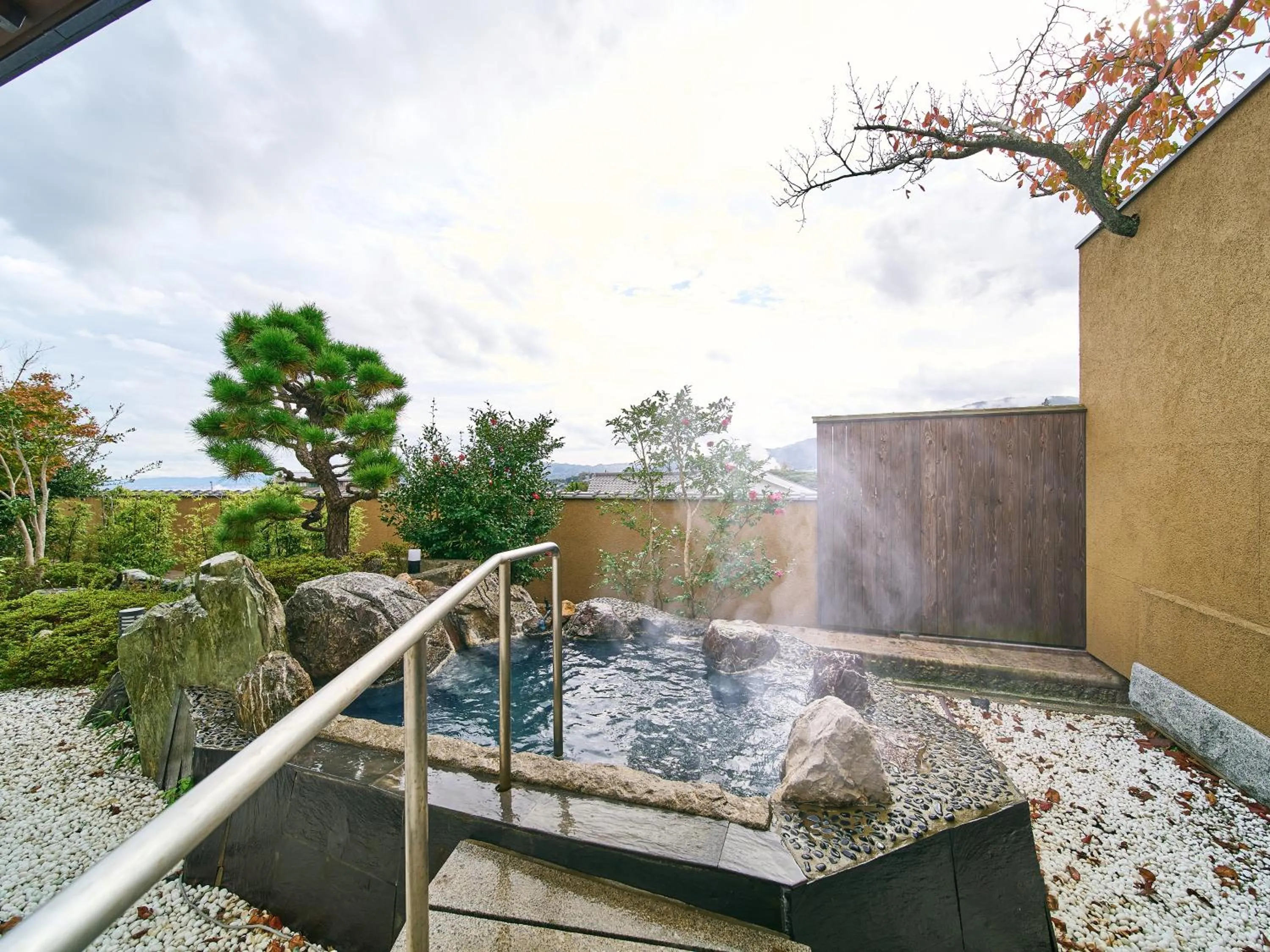 Hot Spring Bath in Kannawaen