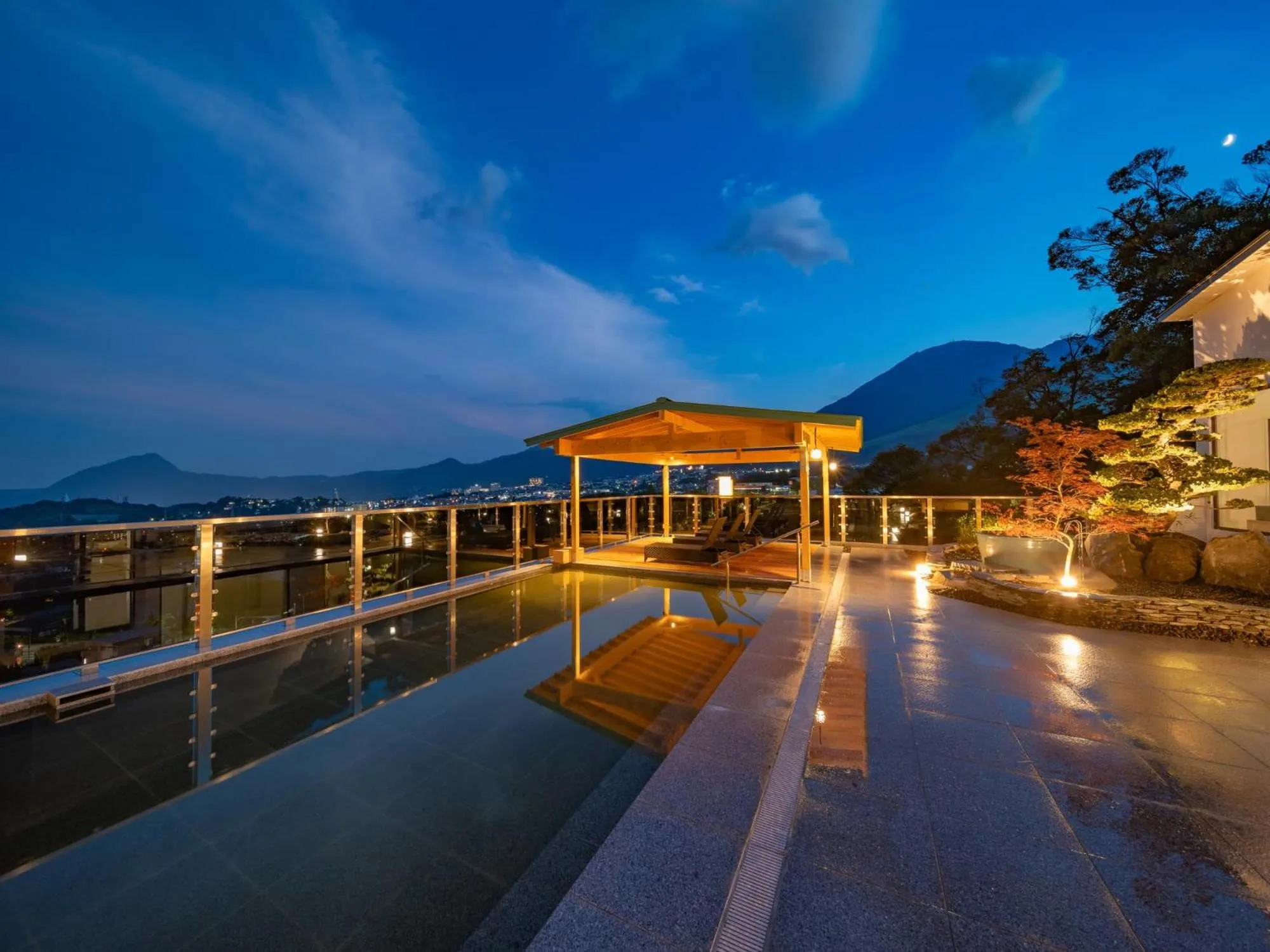 Hot Spring Bath in Kannawaen