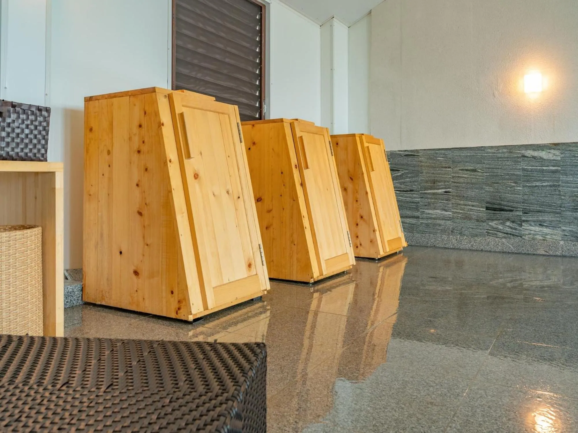 Hot Spring Bath in Kannawaen