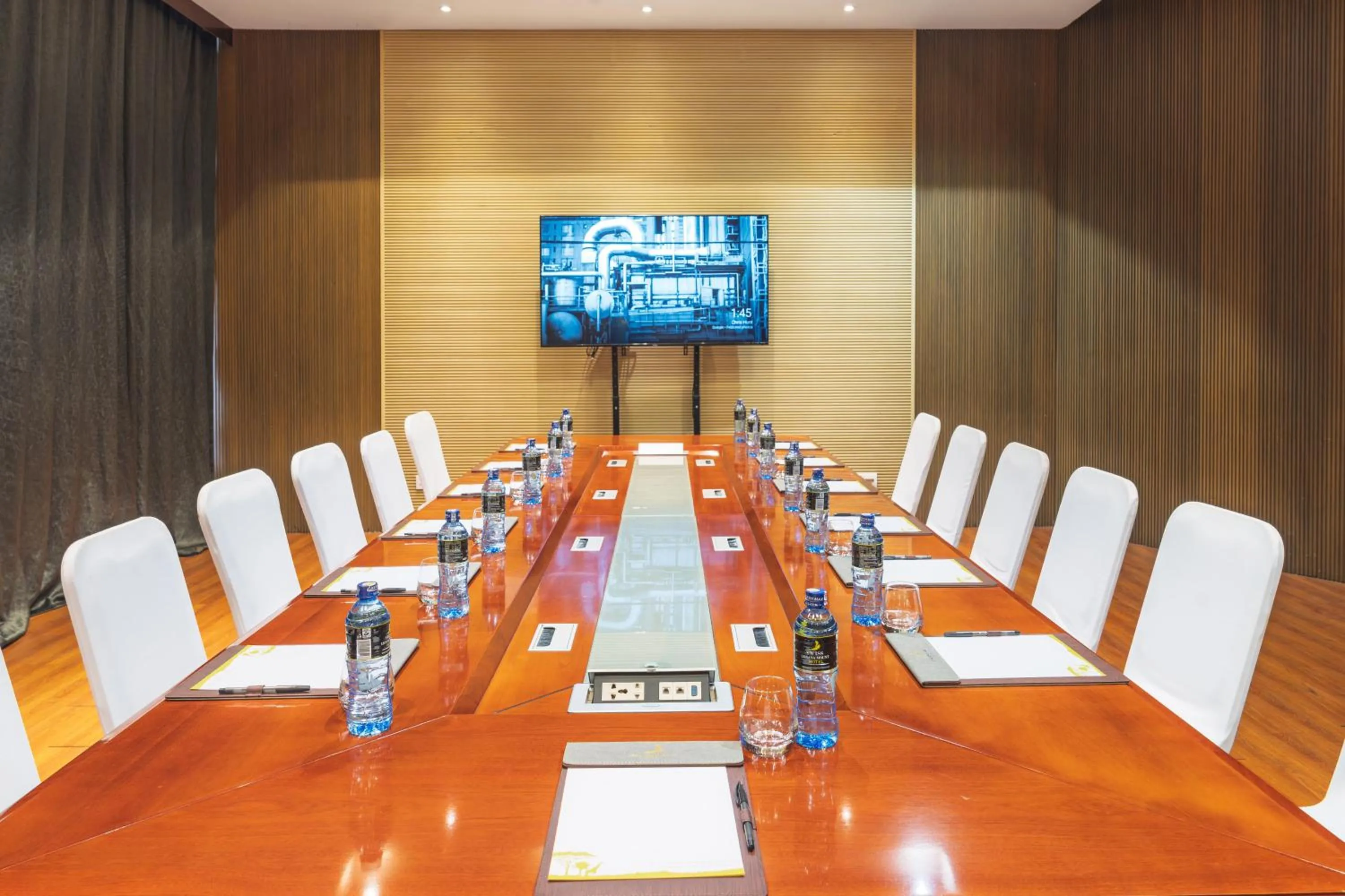 TV and multimedia in Swiss Lenana Mount Hotel