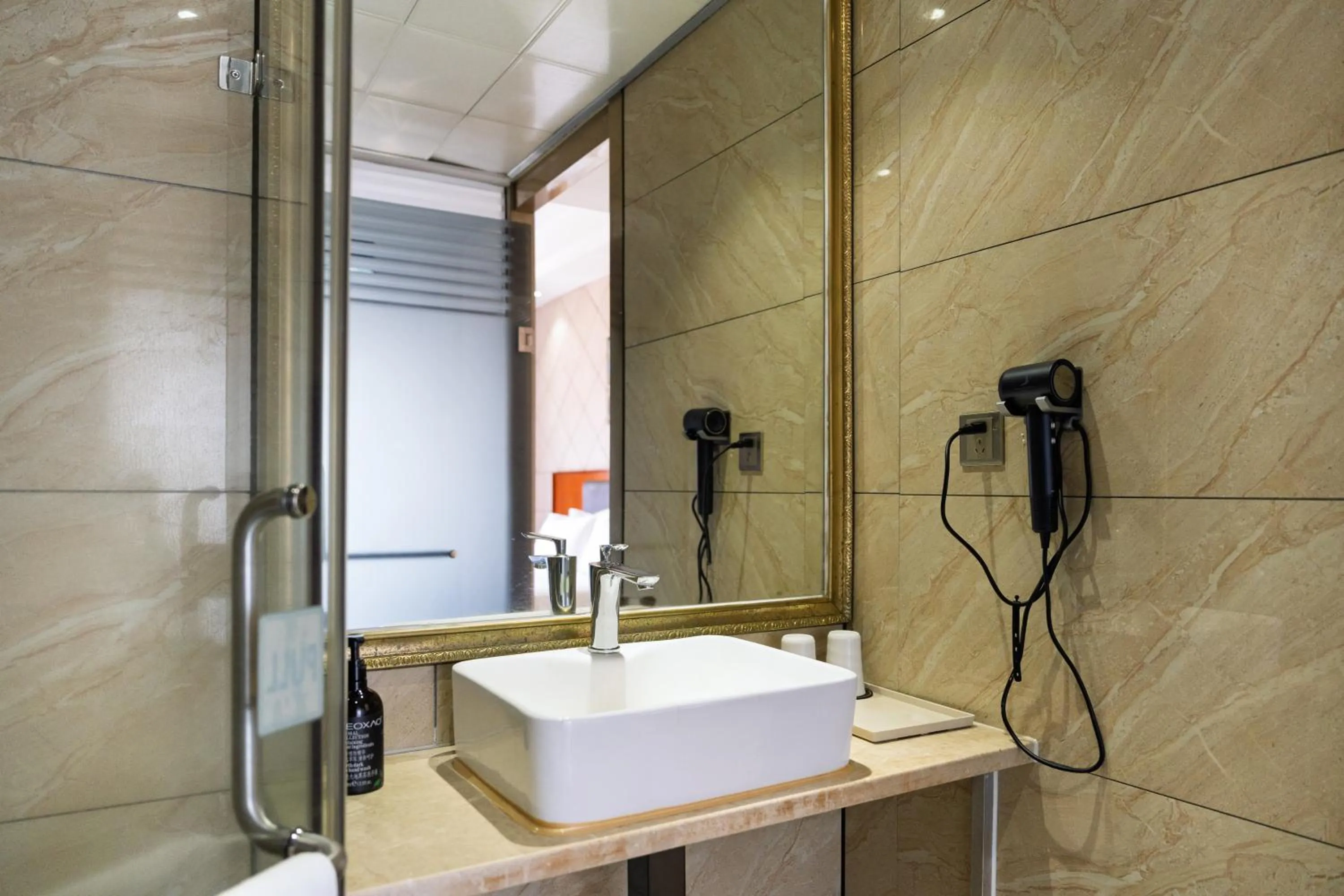 Bathroom in Swiss Lenana Mount Hotel