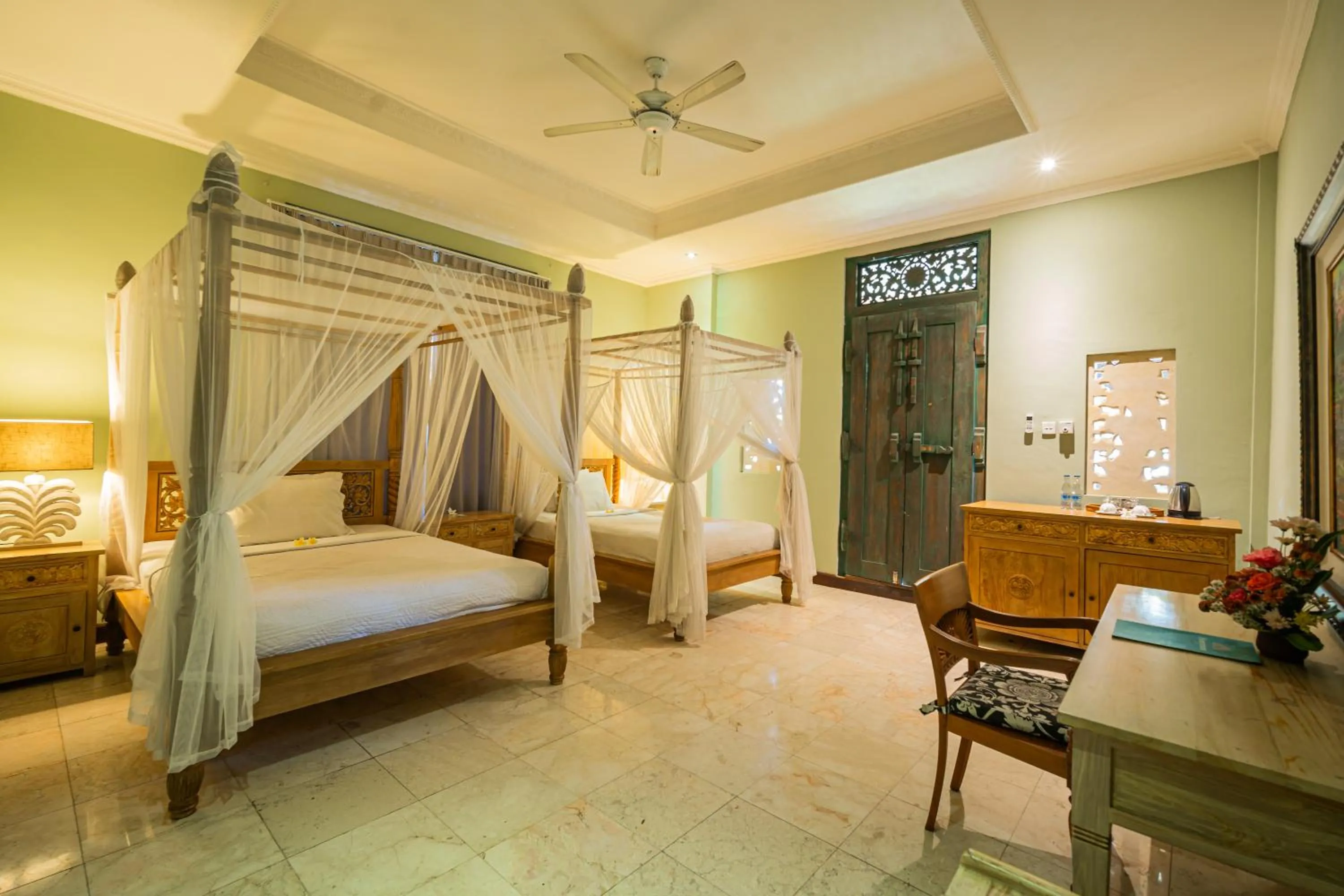 Photo of the whole room, Bed in Honeymoon Guesthouse