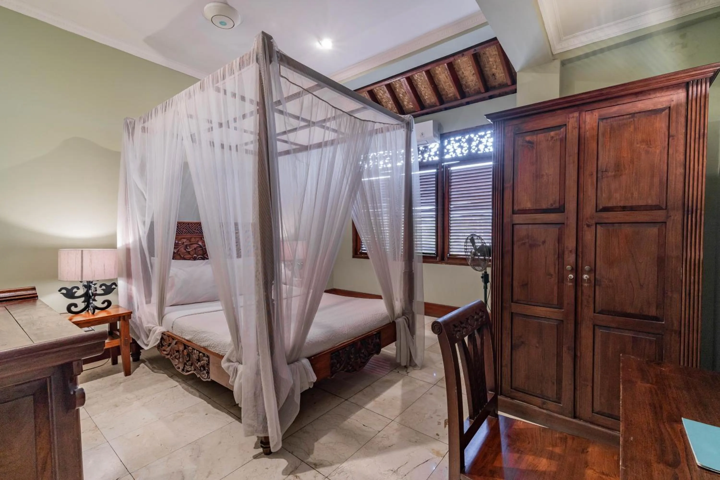 Photo of the whole room, Bed in Honeymoon Guesthouse