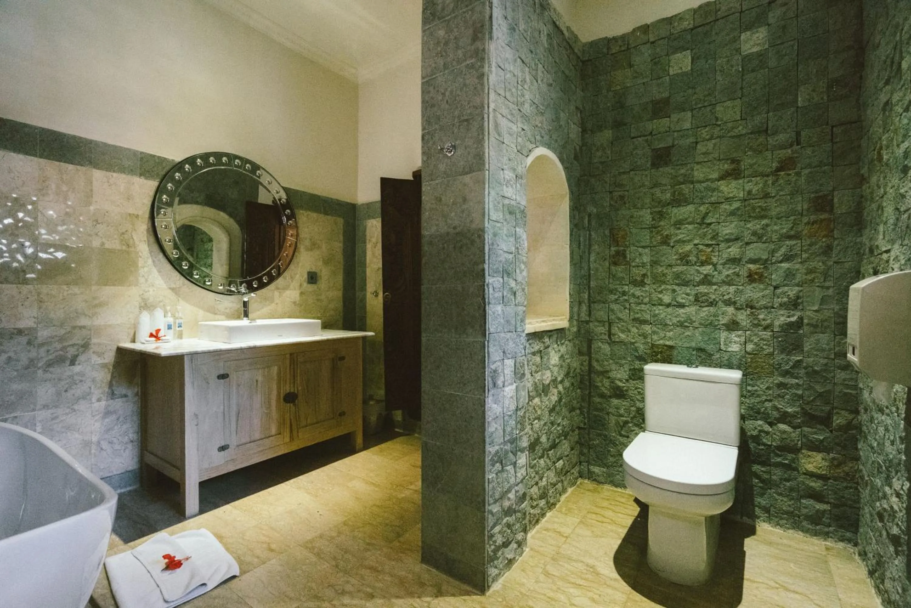 Swimming pool in Honeymoon Guesthouse