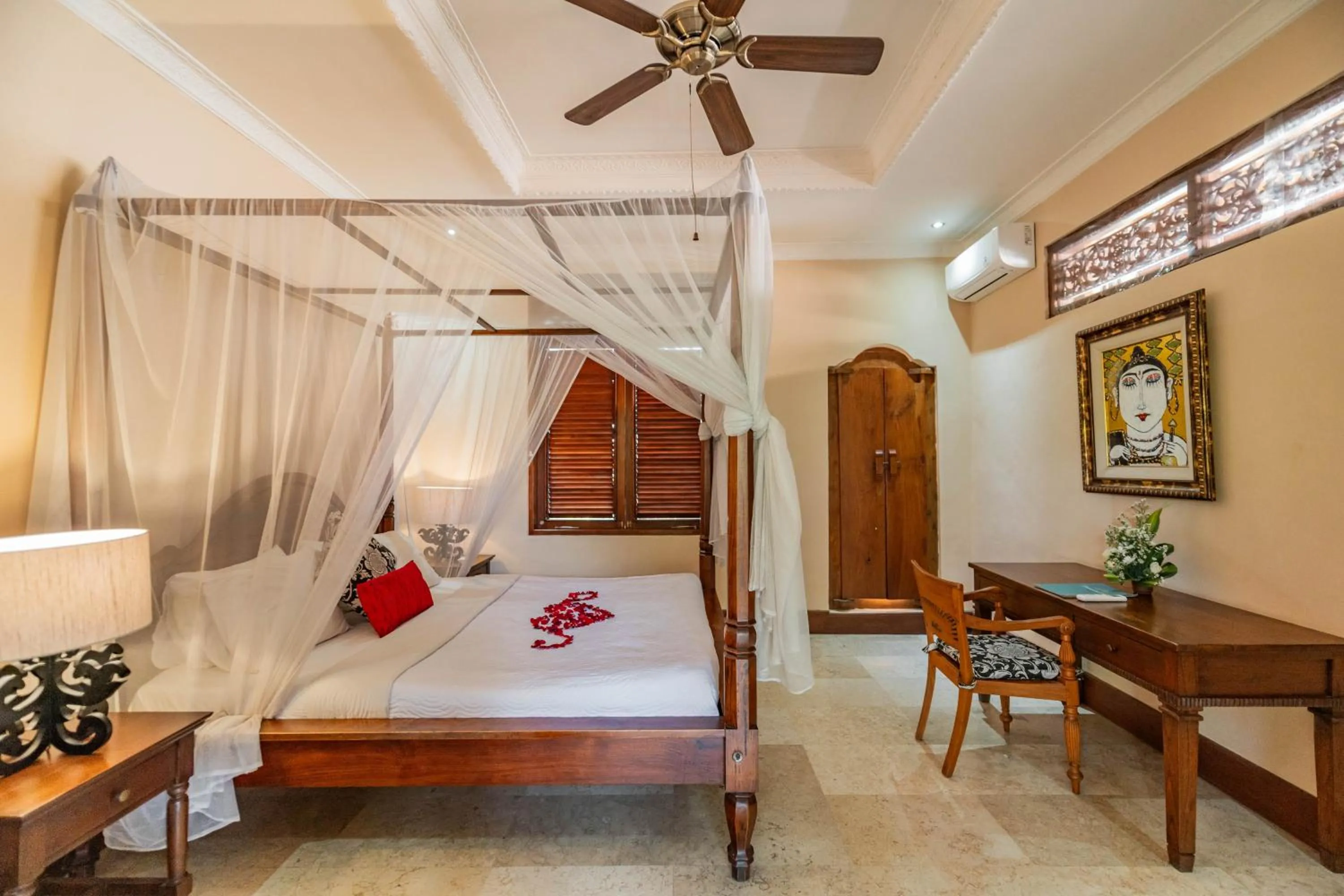 Photo of the whole room, Bed in Honeymoon Guesthouse