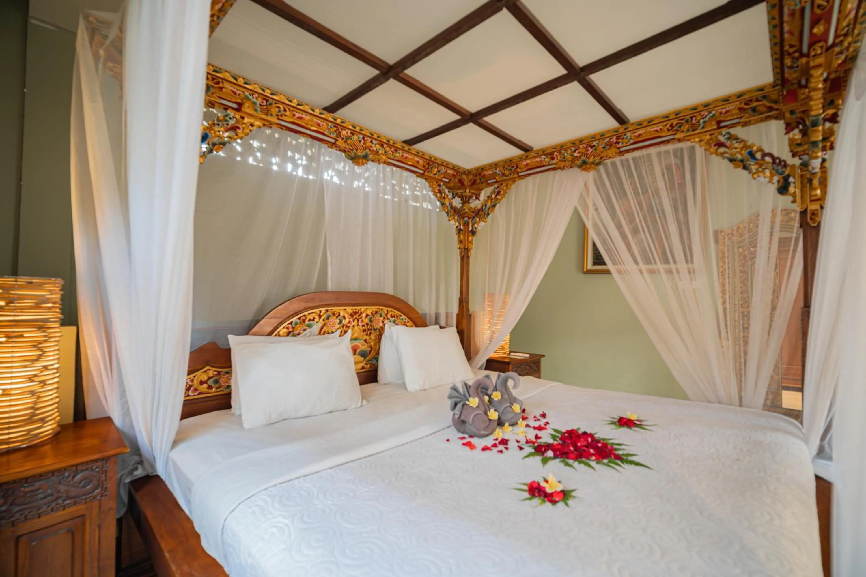 Photo of the whole room, Bed in Honeymoon Guesthouse