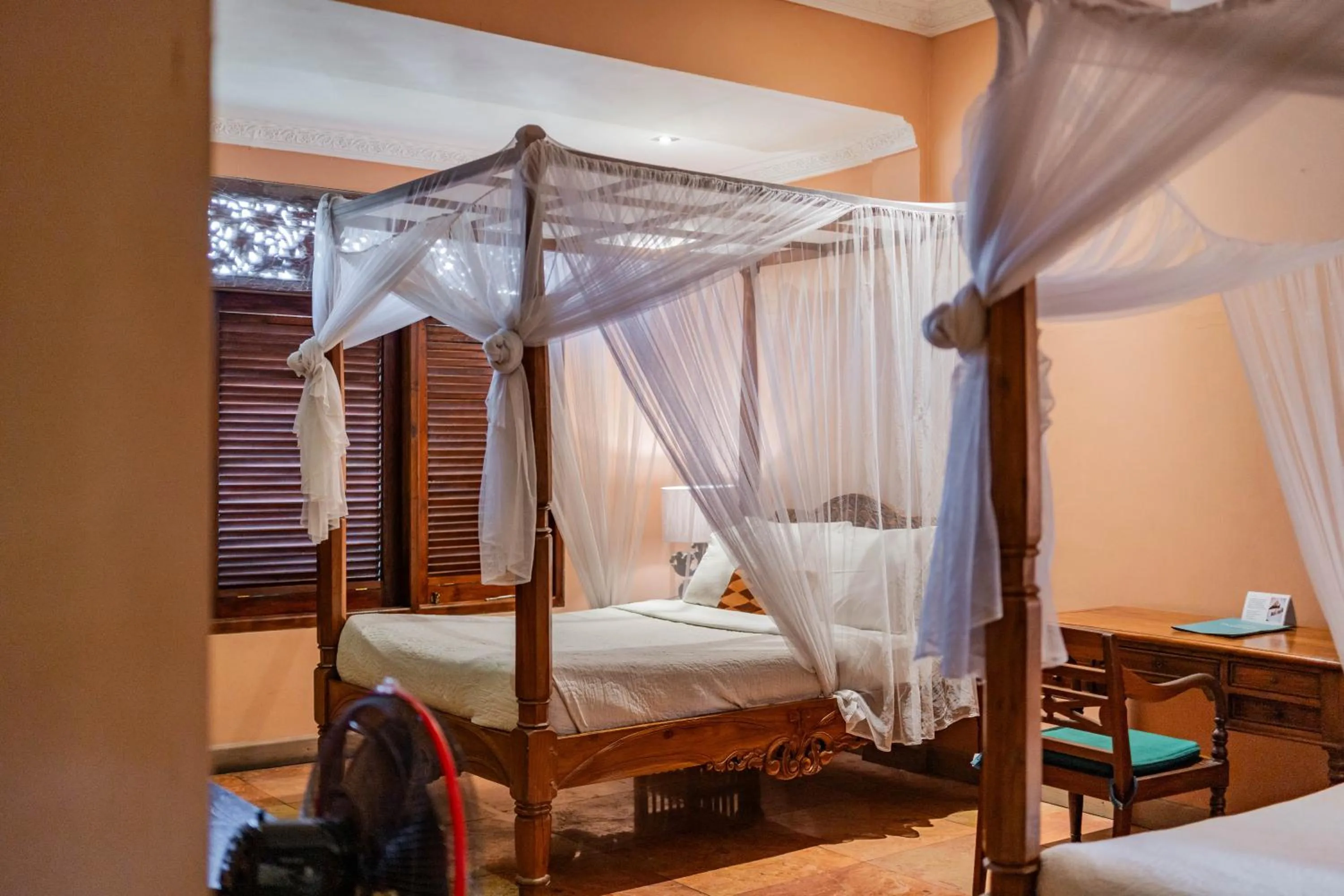 Photo of the whole room, Bed in Honeymoon Guesthouse