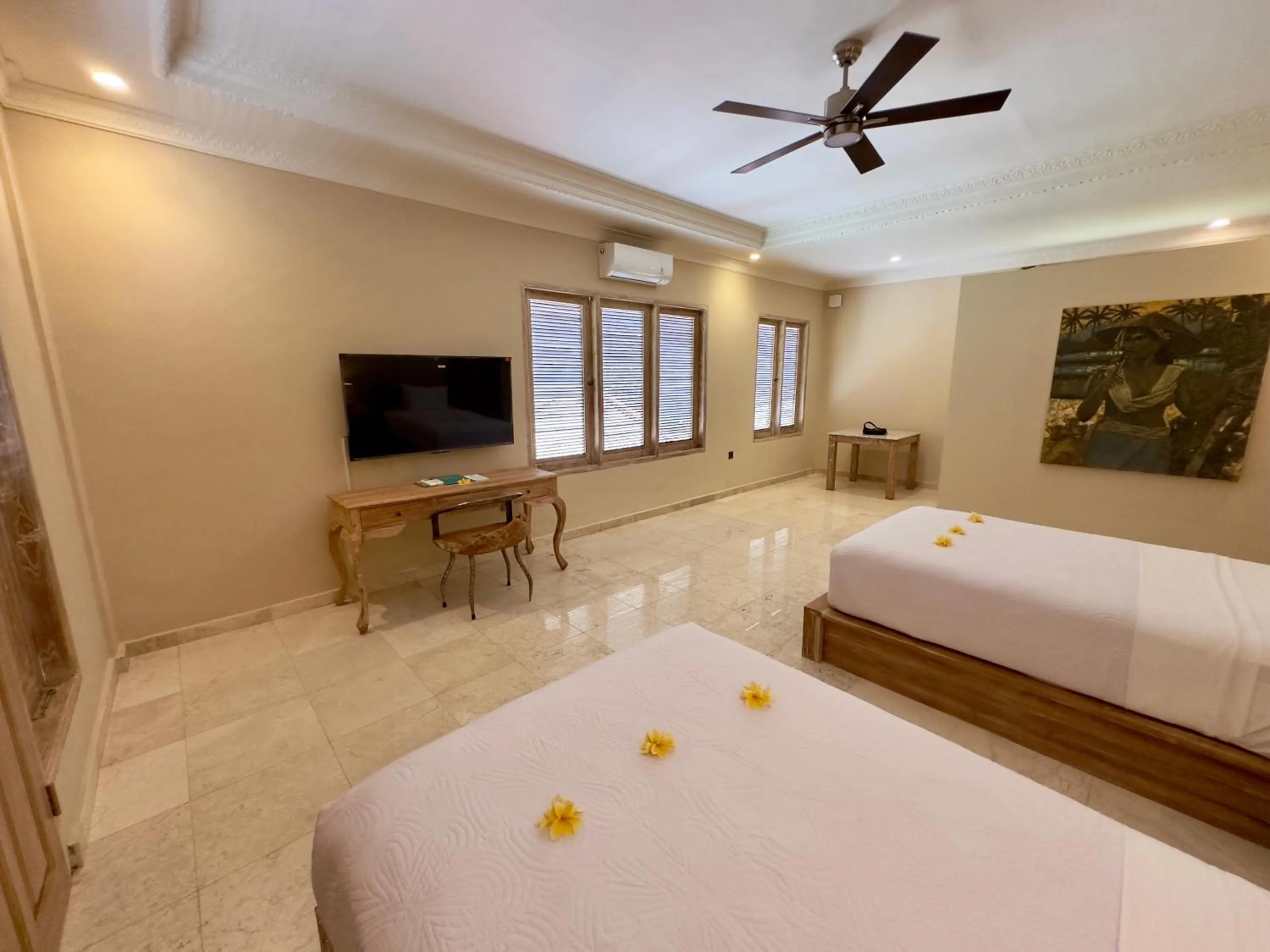 Photo of the whole room, Bed in Honeymoon Guesthouse