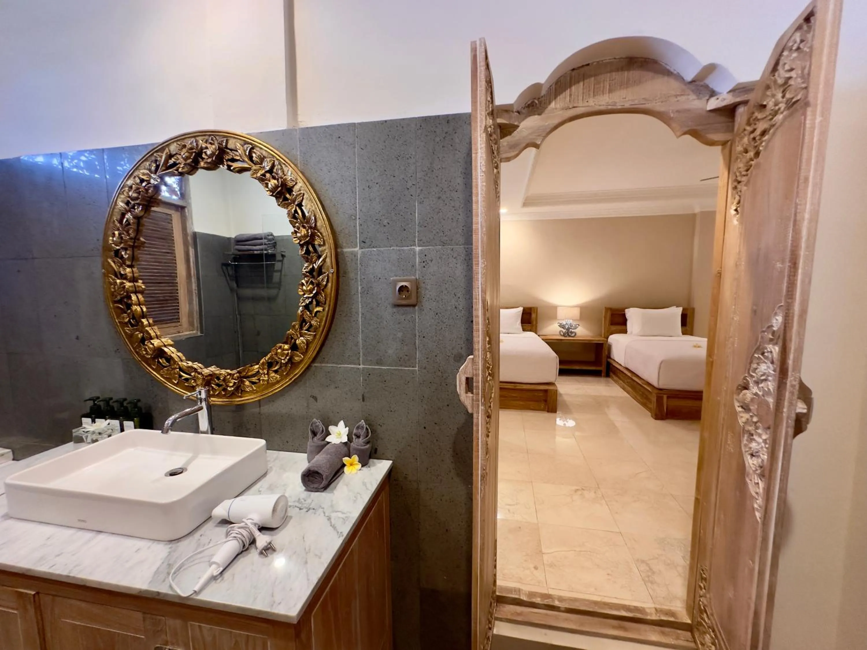 Bathroom, Bed in Honeymoon Guesthouse