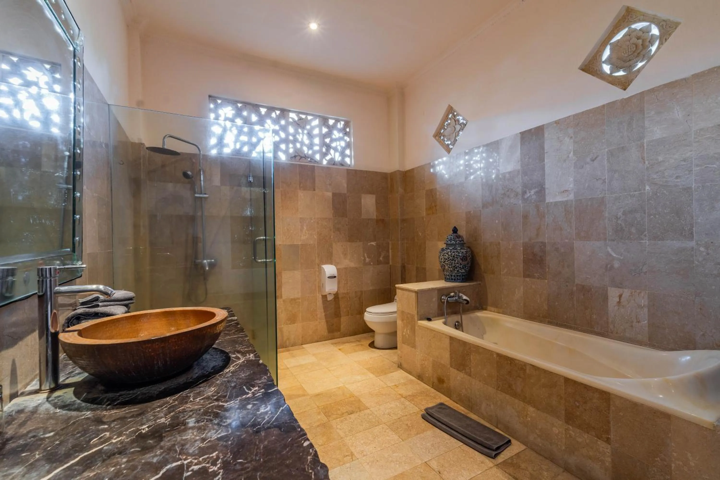 Shower in Honeymoon Guesthouse