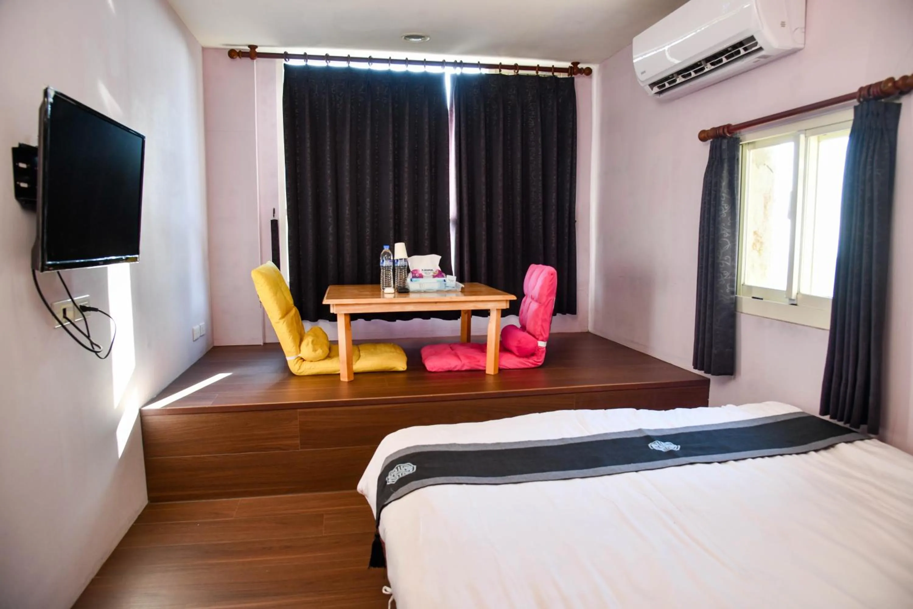 Bedroom, Bed in Way Young House