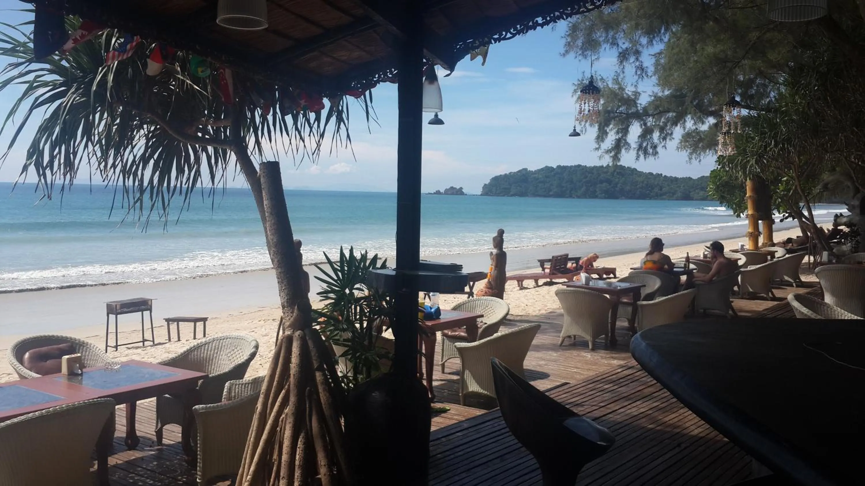 Restaurant/places to eat in Bamboo Bungalows