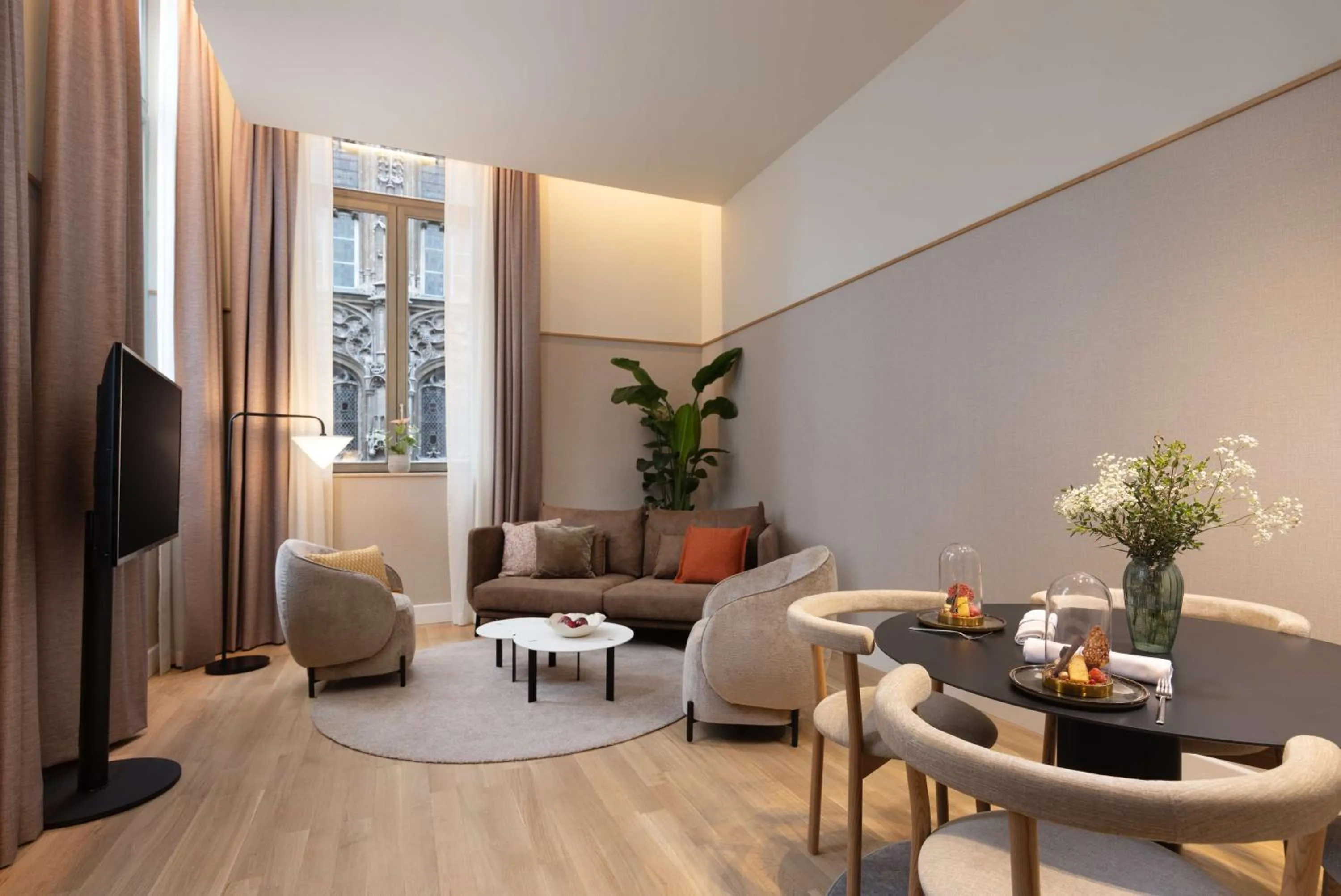 Photo of the whole room in NH Collection Gent