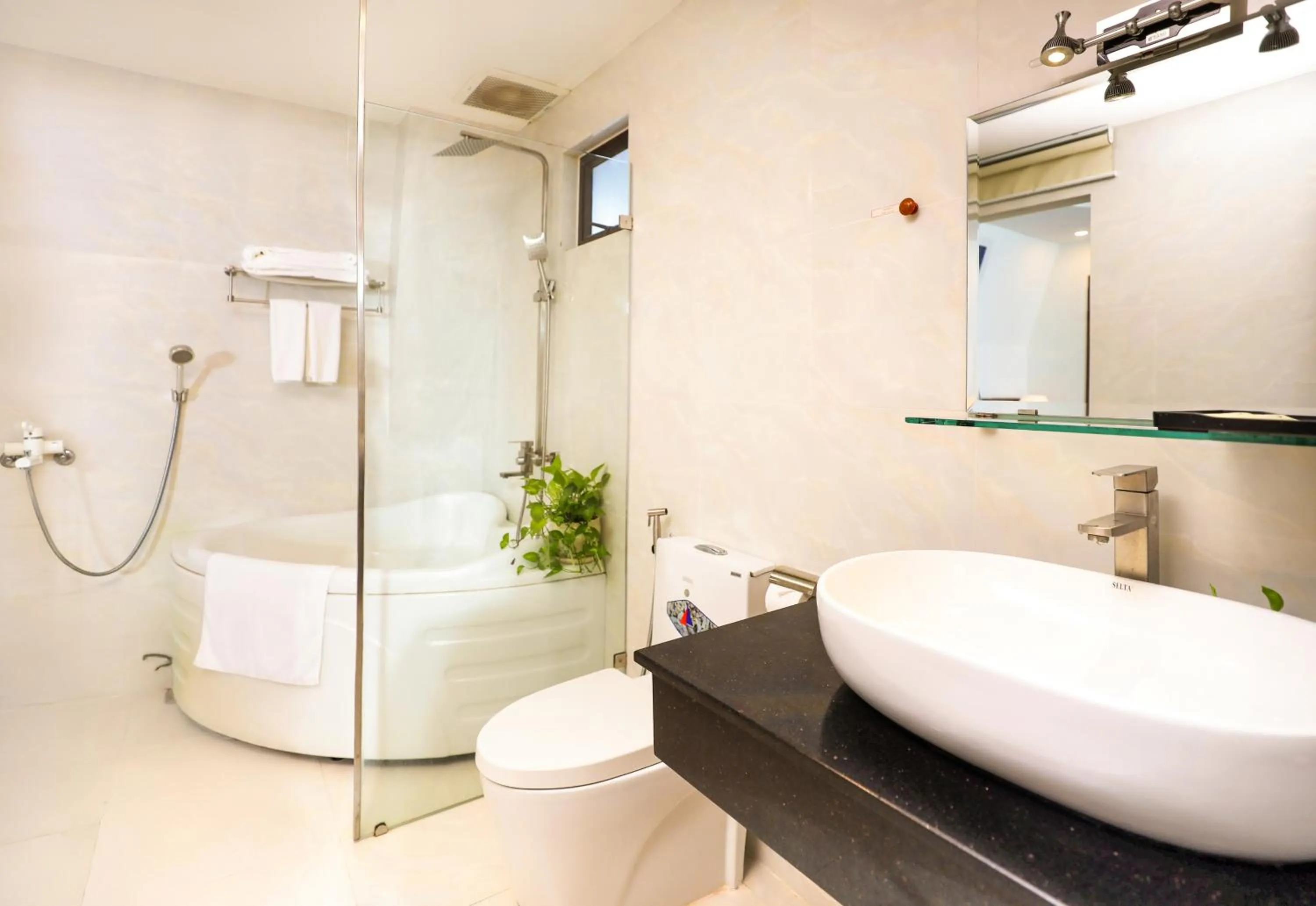 Shower in Luxor Boutique Hotel Phu Quoc