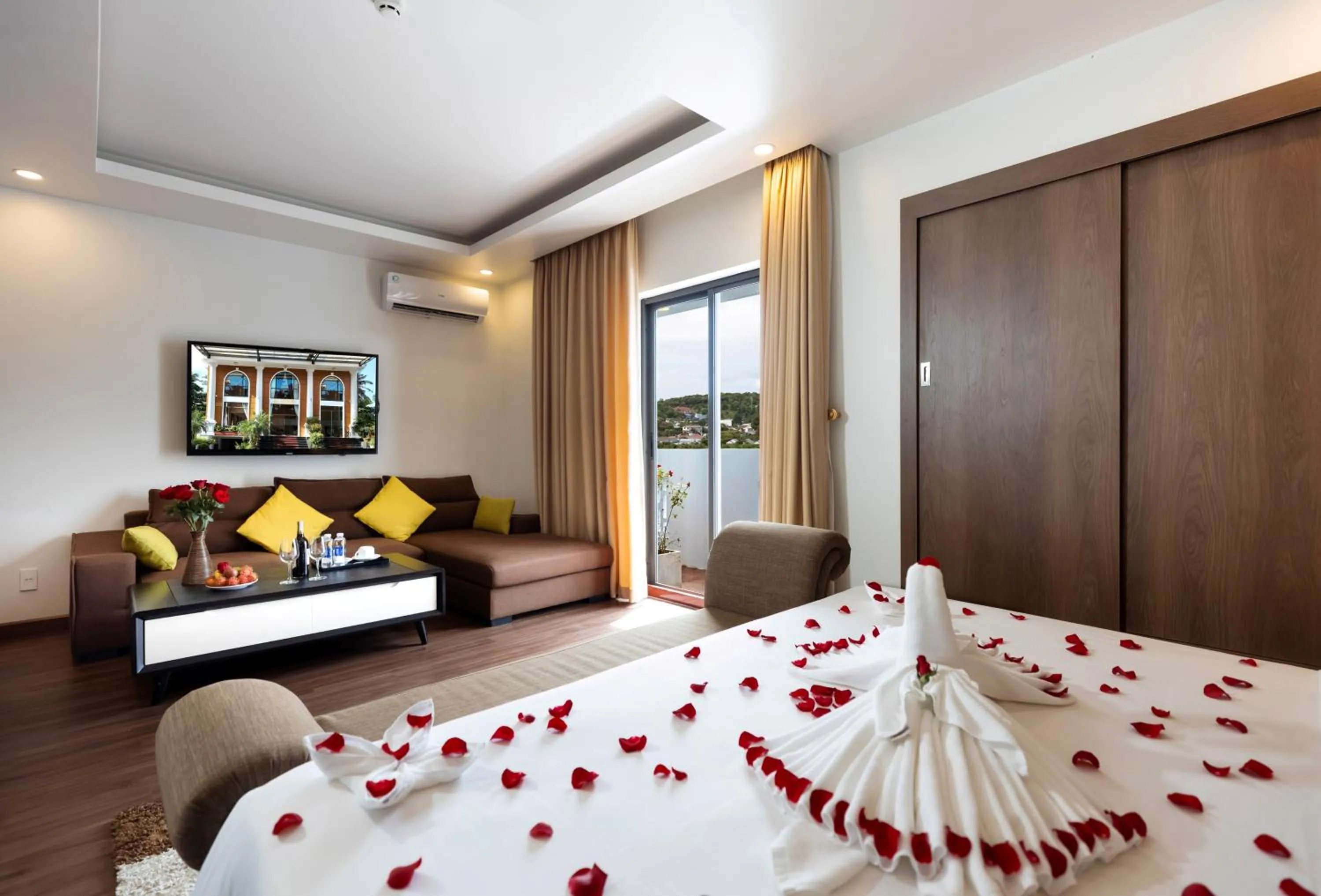 Bed in Luxor Boutique Hotel Phu Quoc