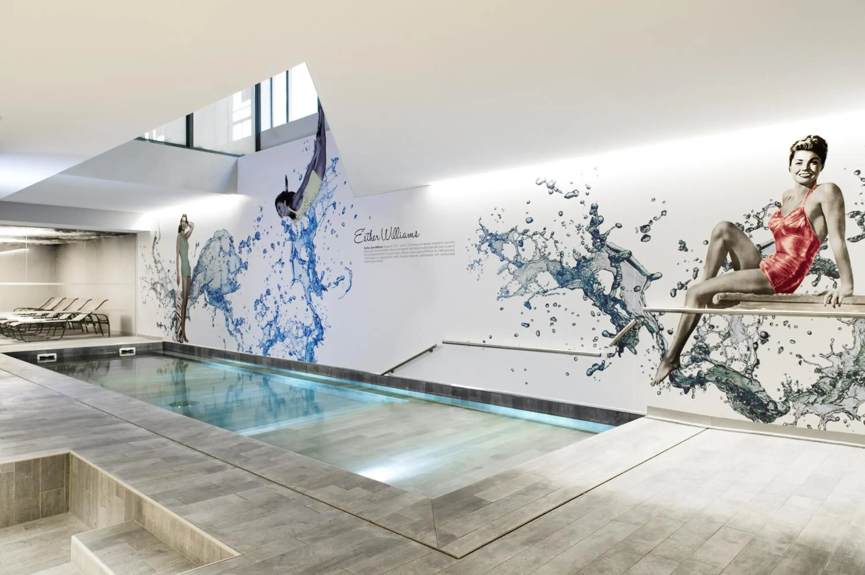 Swimming pool in Novotel Brussels City Centre Swimming pool in Novotel Brussels City Centre