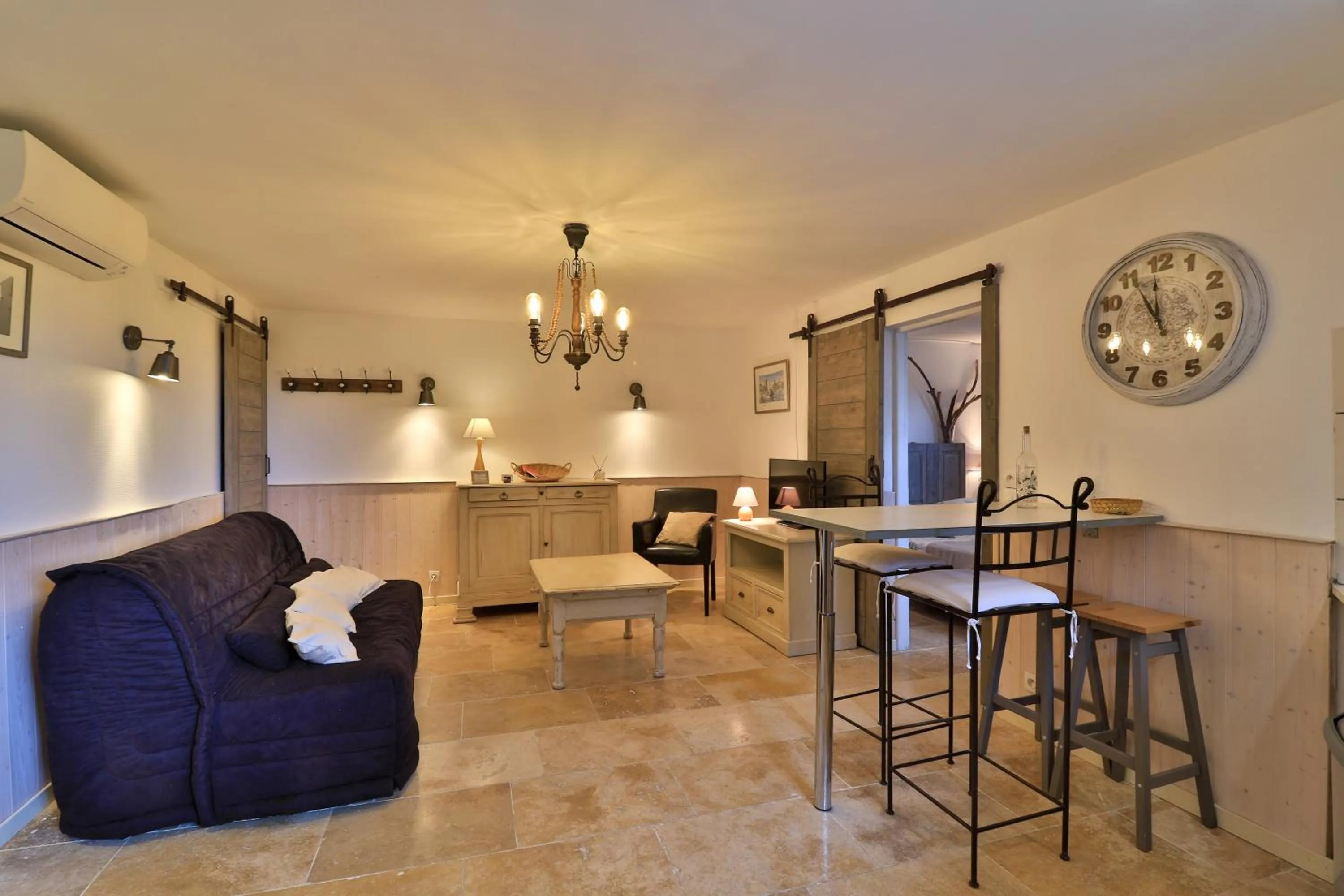 Dining area in Le Mazet de Tourrettes