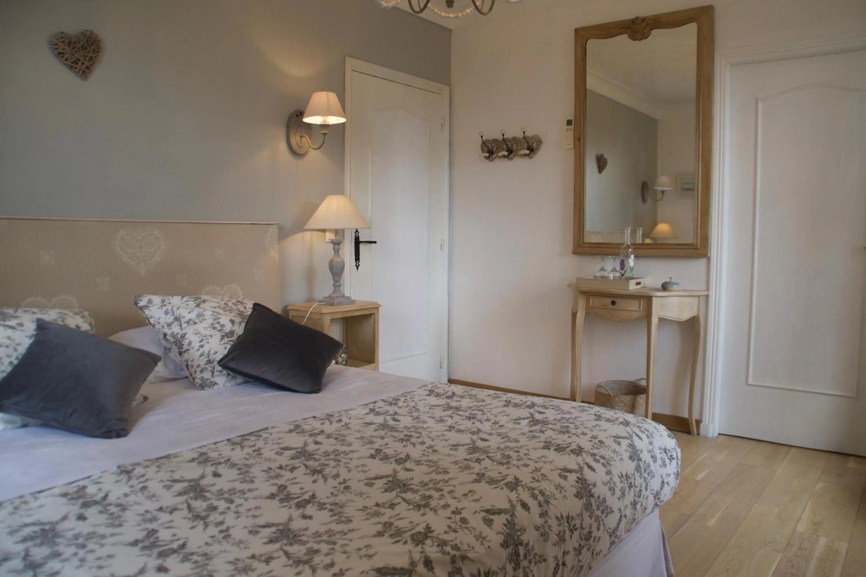 Bedroom, Bed in Le Mazet de Tourrettes