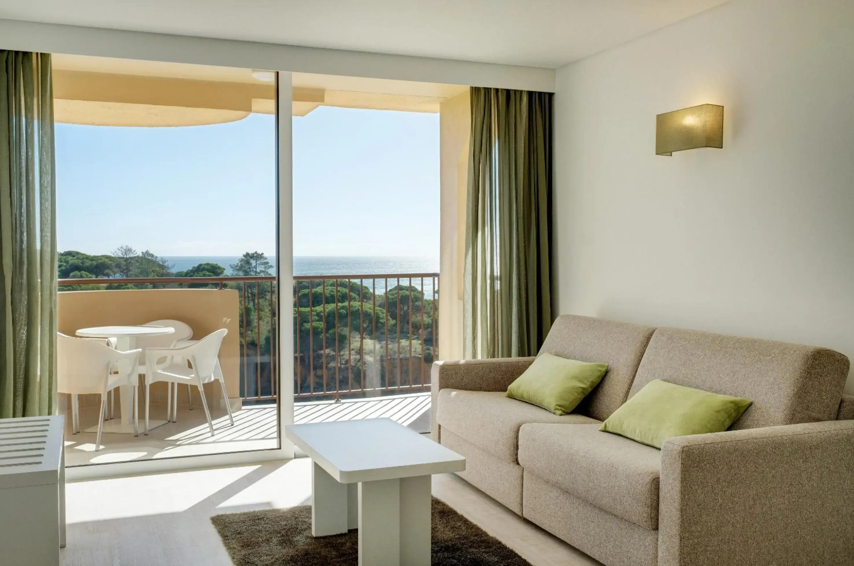 Living room in 3HB Falésia Garden Living room in 3HB Falésia Garden