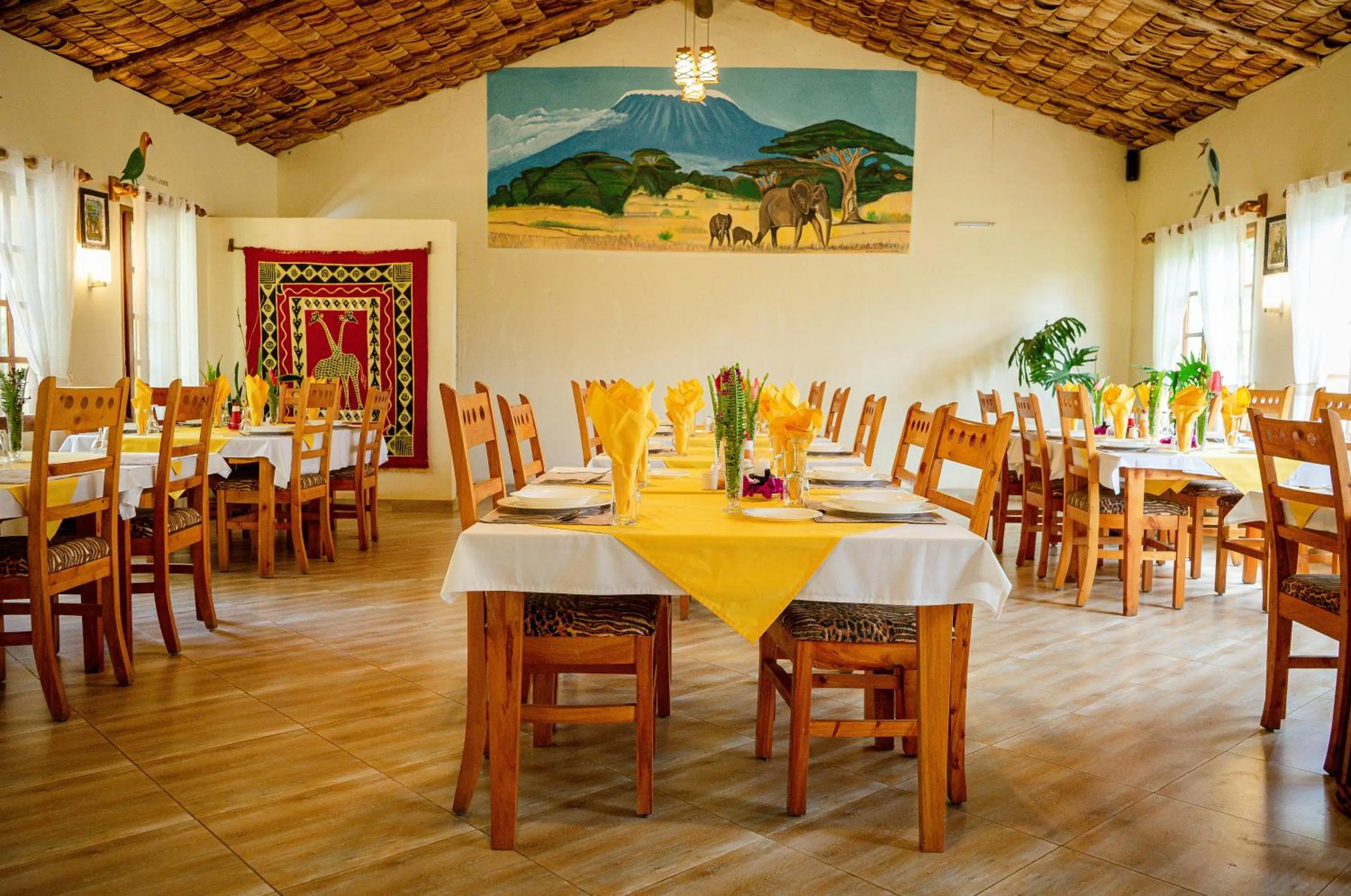 Restaurant/places to eat in Meru View Lodge