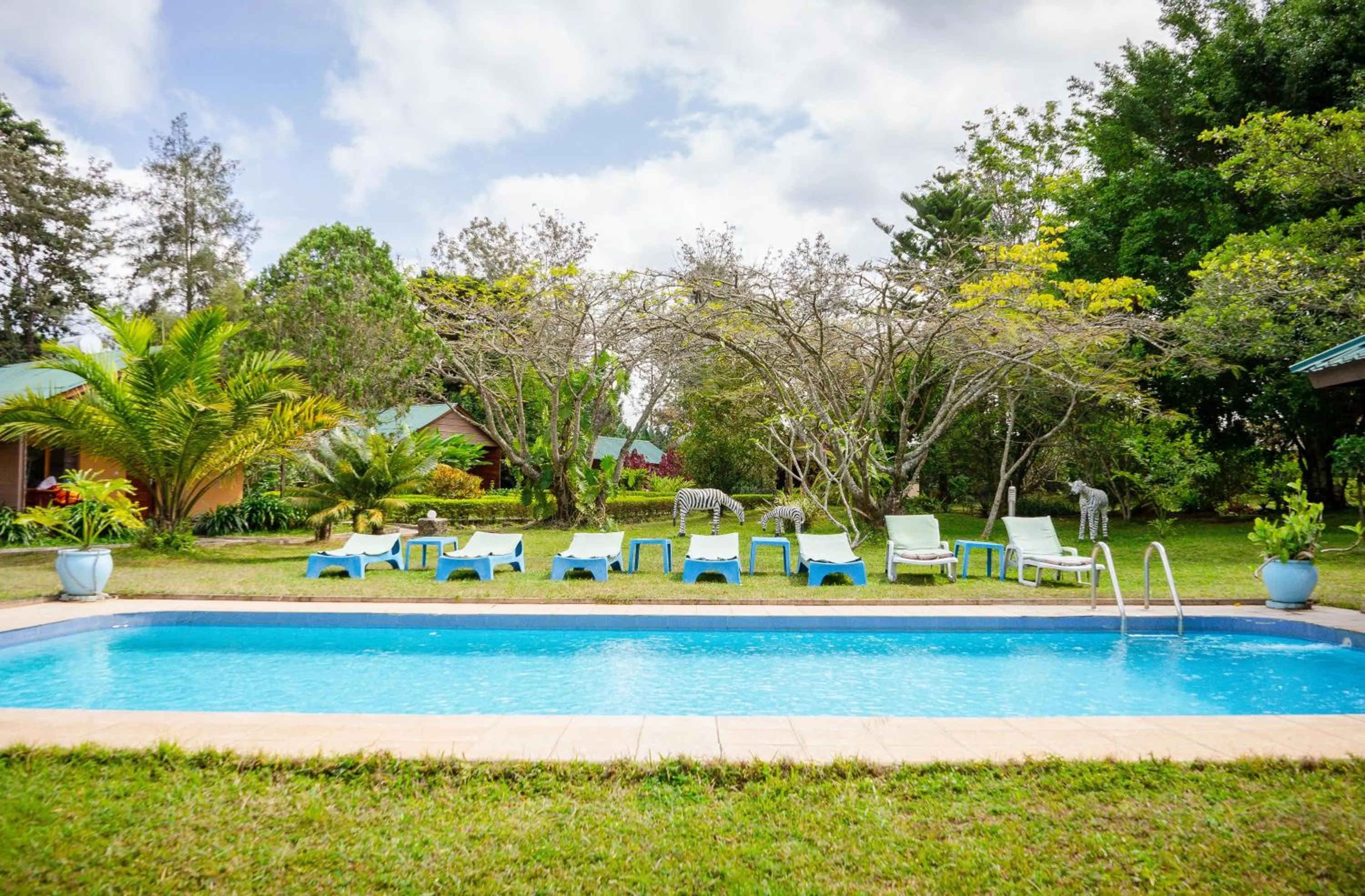 Swimming pool in Meru View Lodge