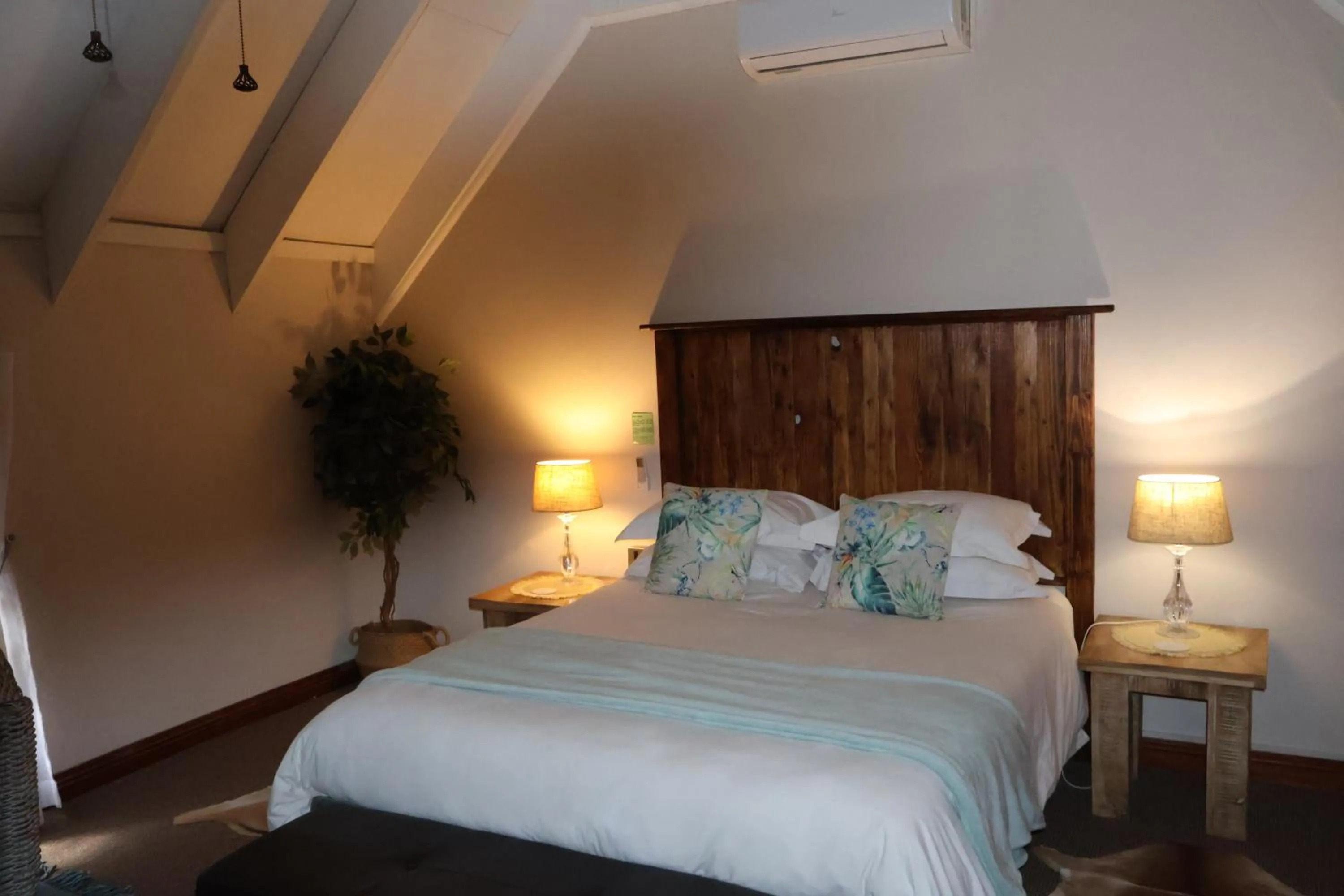 Bedroom, Bed in The Leopard Tree