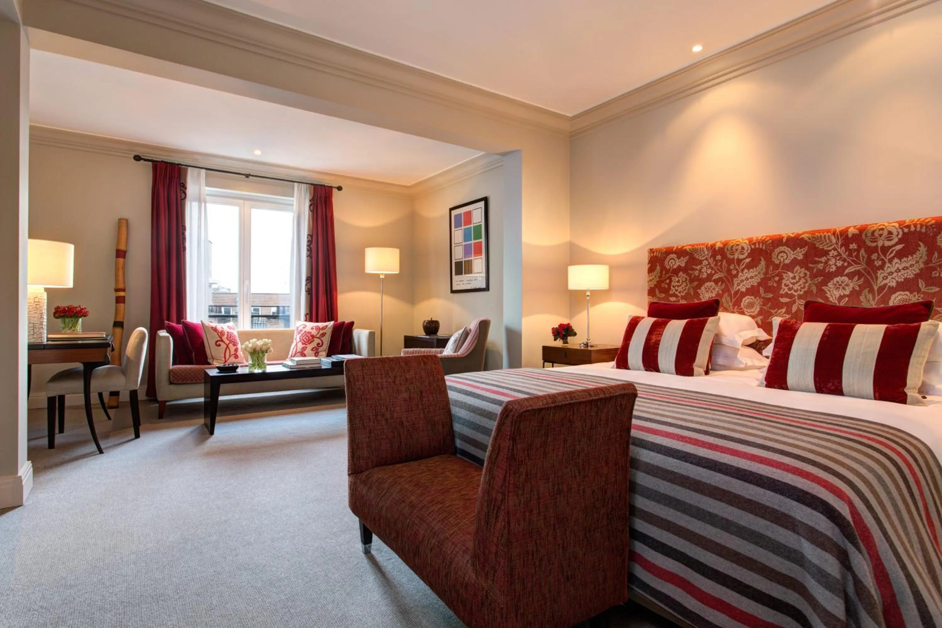 Living room, Bed in Hotel Amigo, a Rocco Forte Hotel