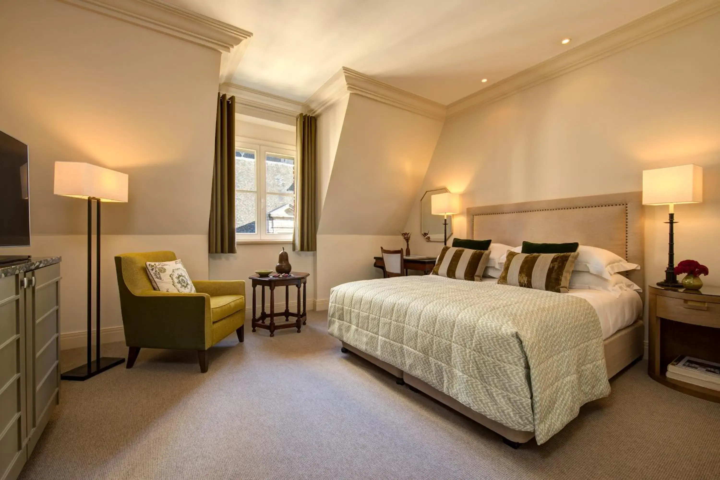 Bedroom, Bed in Hotel Amigo, a Rocco Forte Hotel Bedroom, Bed in Hotel Amigo, a Rocco Forte Hotel