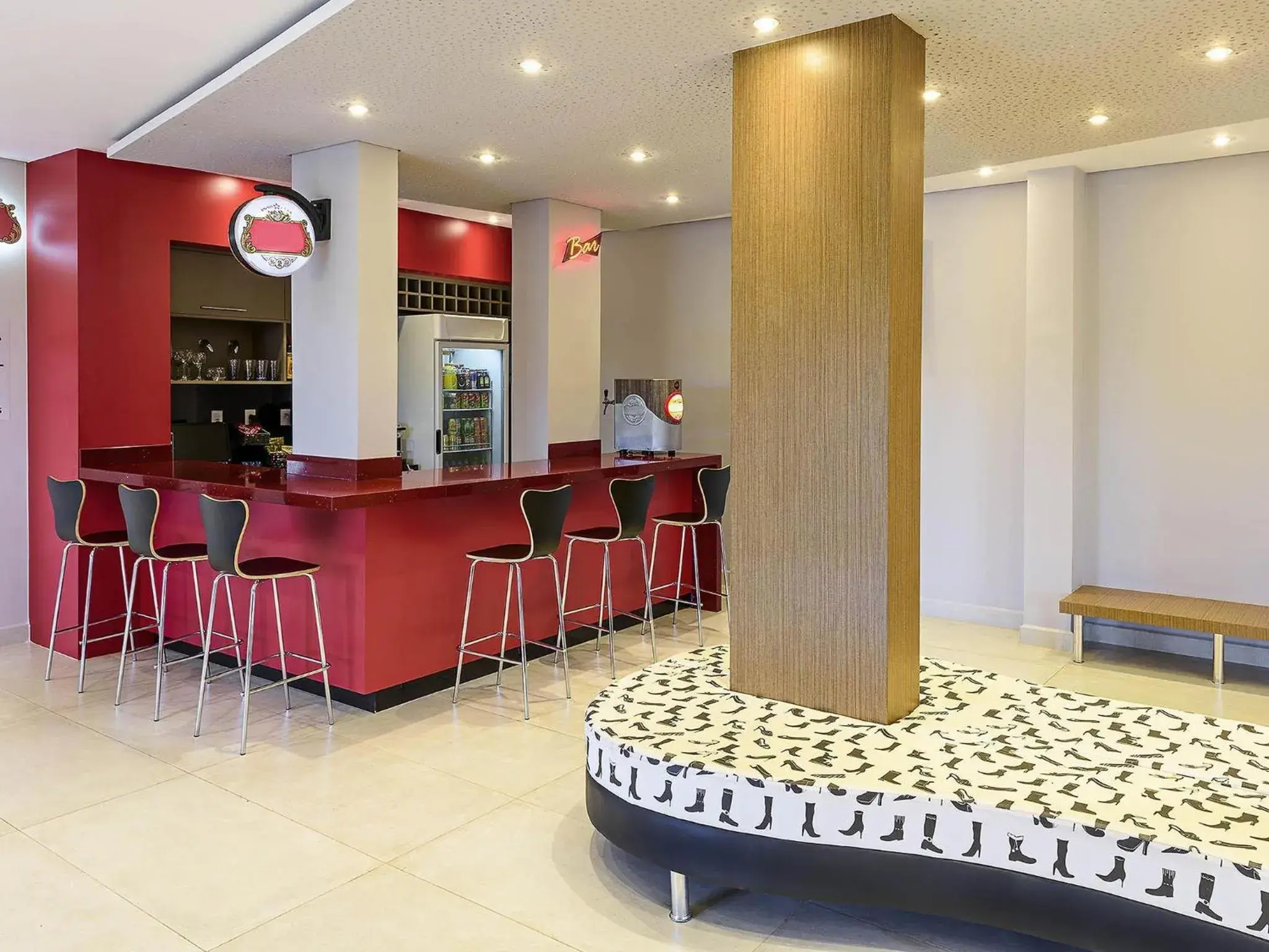 Lounge or bar in ibis Styles Birigui Lounge or bar in ibis Styles Birigui