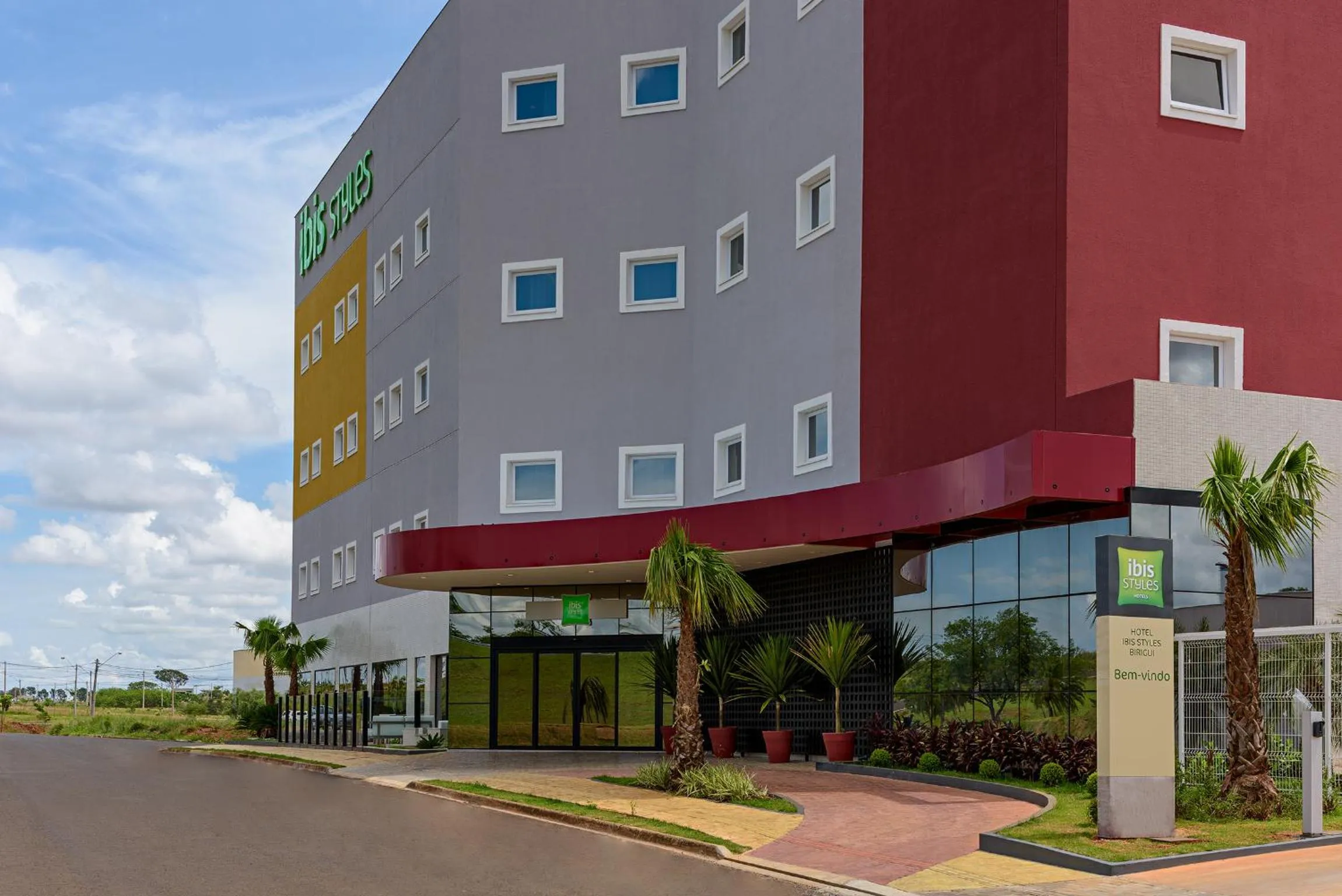 Facade/entrance in ibis Styles Birigui