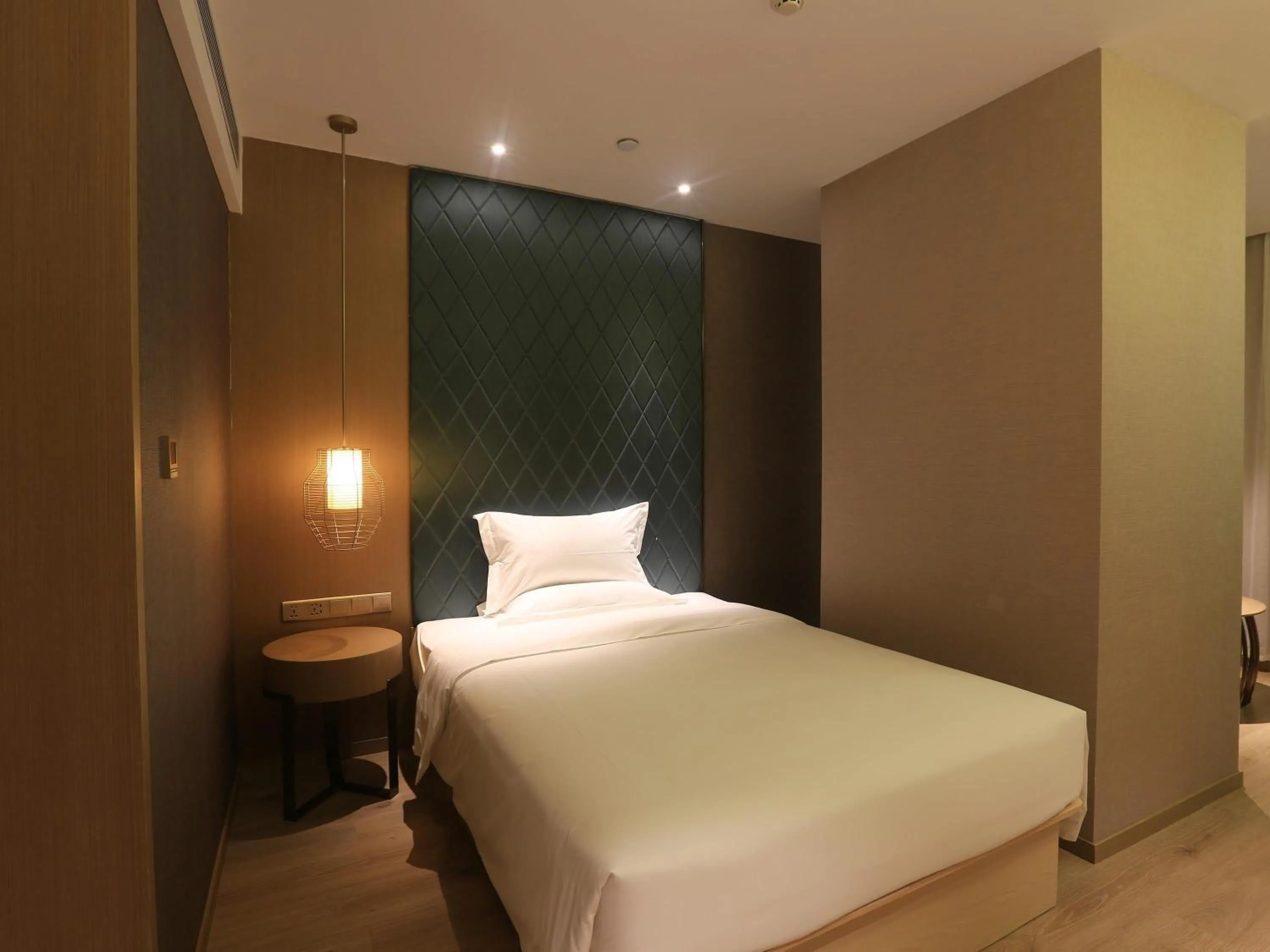 Bedroom, Bed in Ibis Styles XM Zhongshan Hotel