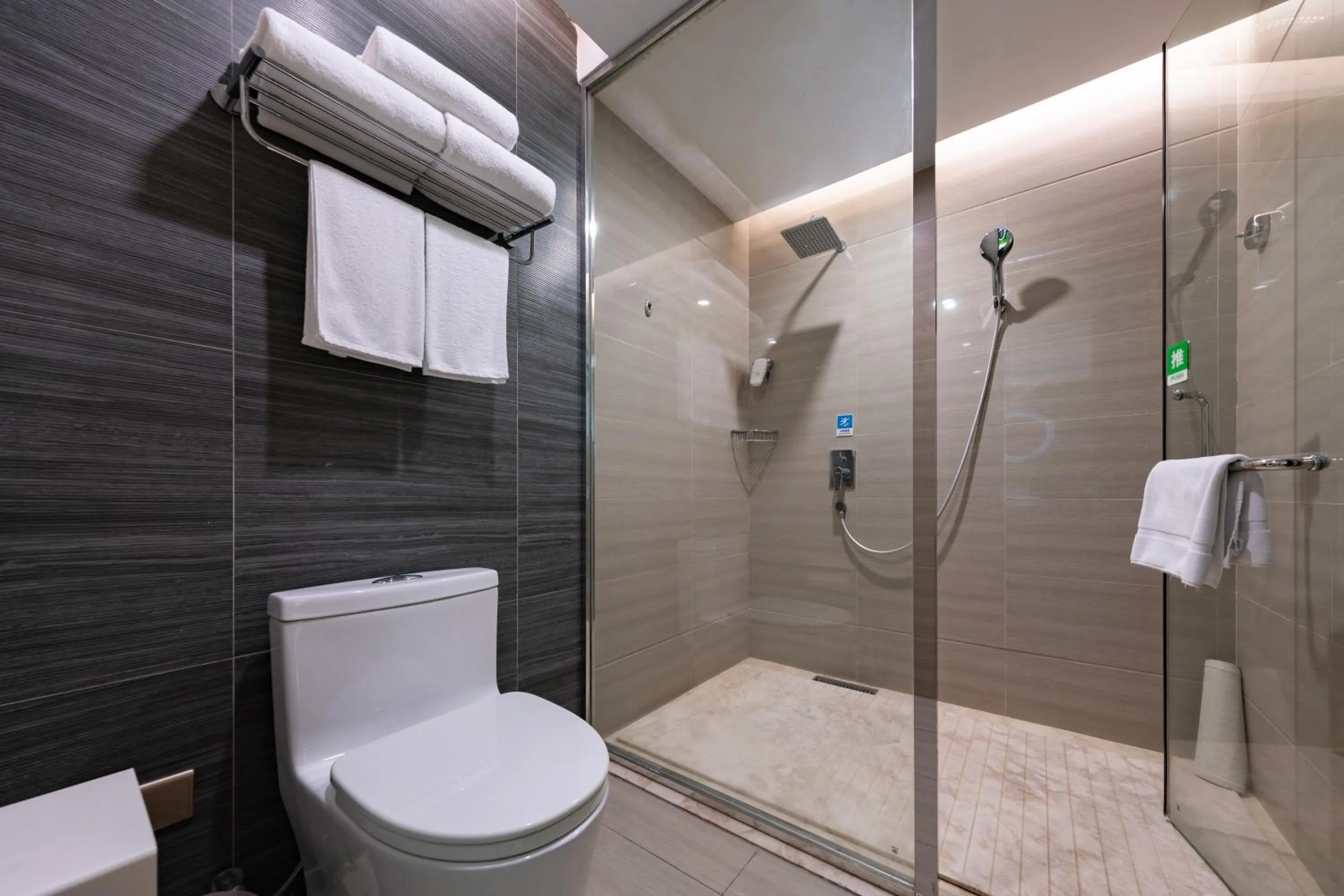 Hot Tub in Ibis Styles XM Zhongshan Hotel