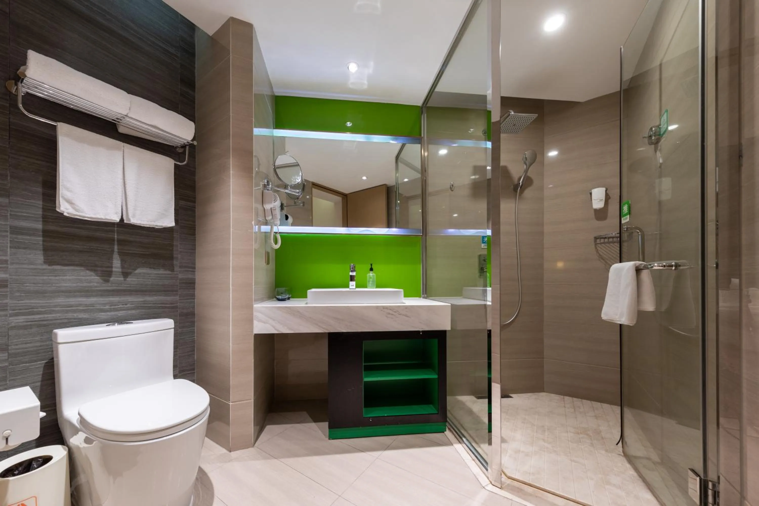 Toilet in Ibis Styles XM Zhongshan Hotel