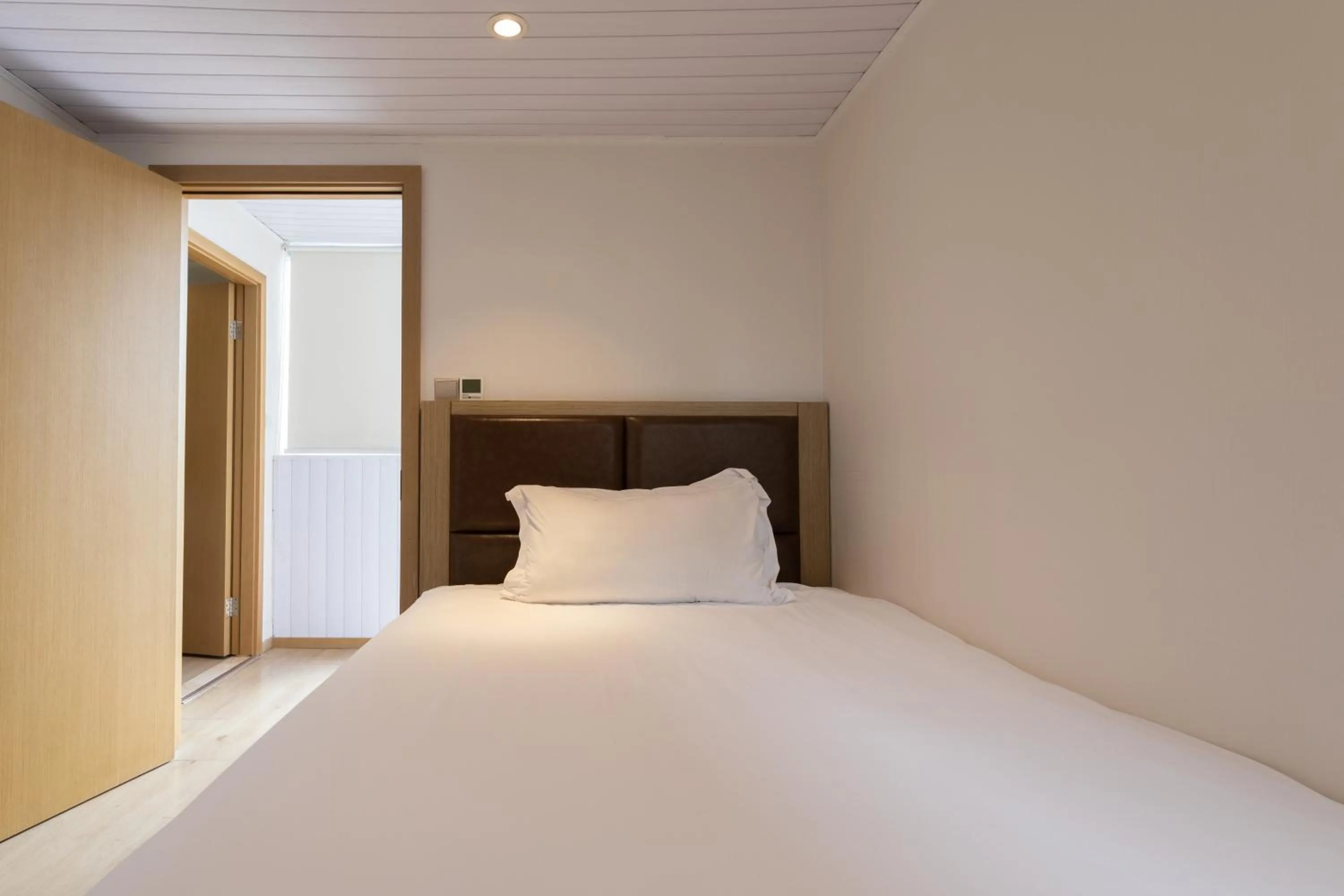 Property building, Bed in Ibis Styles XM Zhongshan Hotel