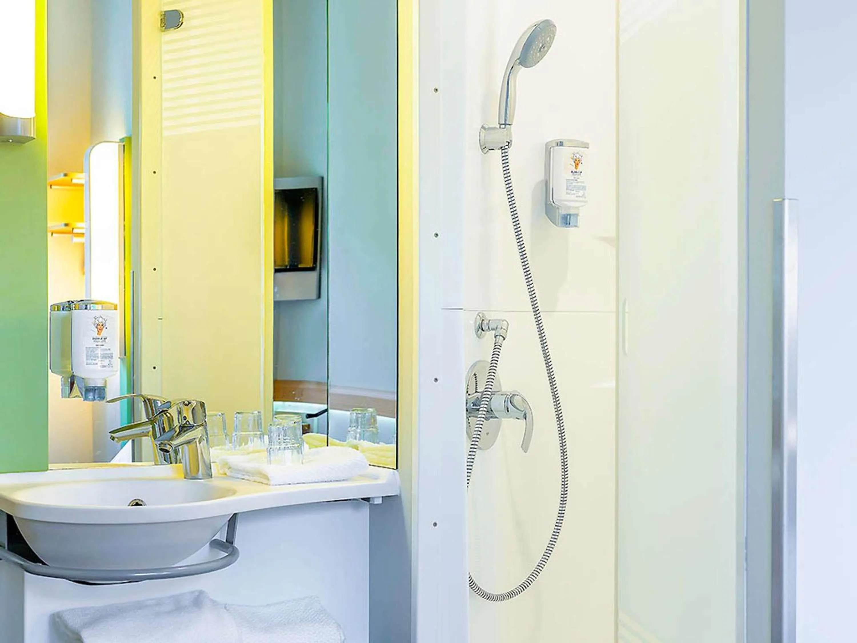 Bedroom in ibis budget Frankfurt City Ost